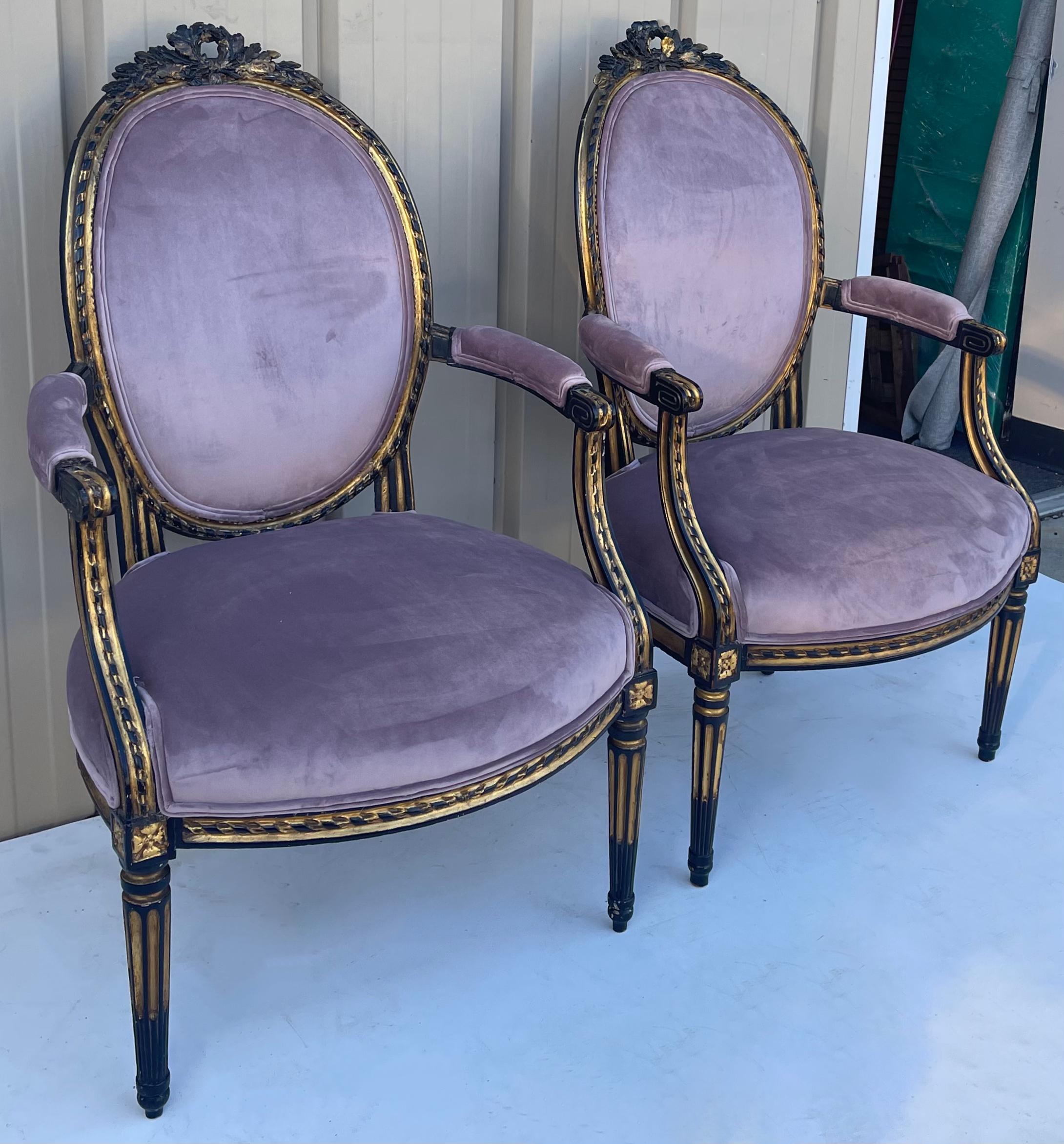Ein Paar ebonisierte und teilweise vergoldete Bergre-Stühle im Louis XIV.-Stil im Zustand „Gut“ im Angebot in Kennesaw, GA