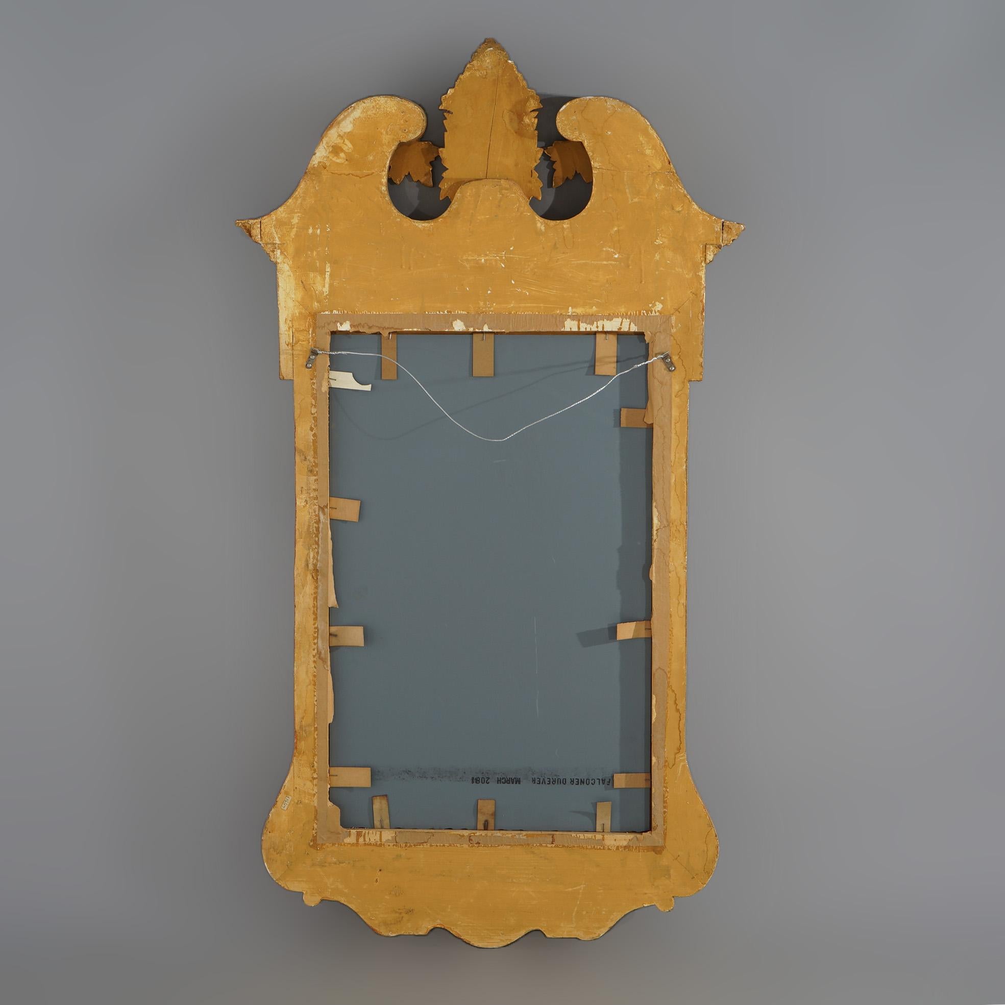 Miroir mural français de style Louis XIV en bois doré avec fronton en arc brisé en vente 9
