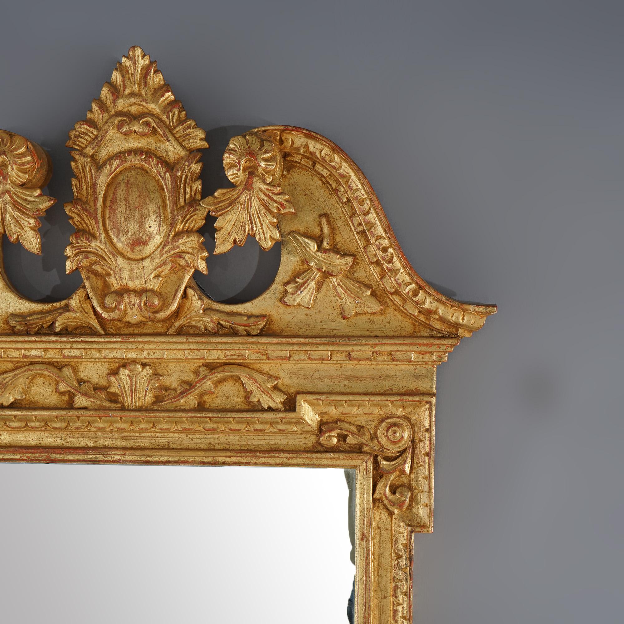 20ième siècle Miroir mural français de style Louis XIV en bois doré avec fronton en arc brisé en vente