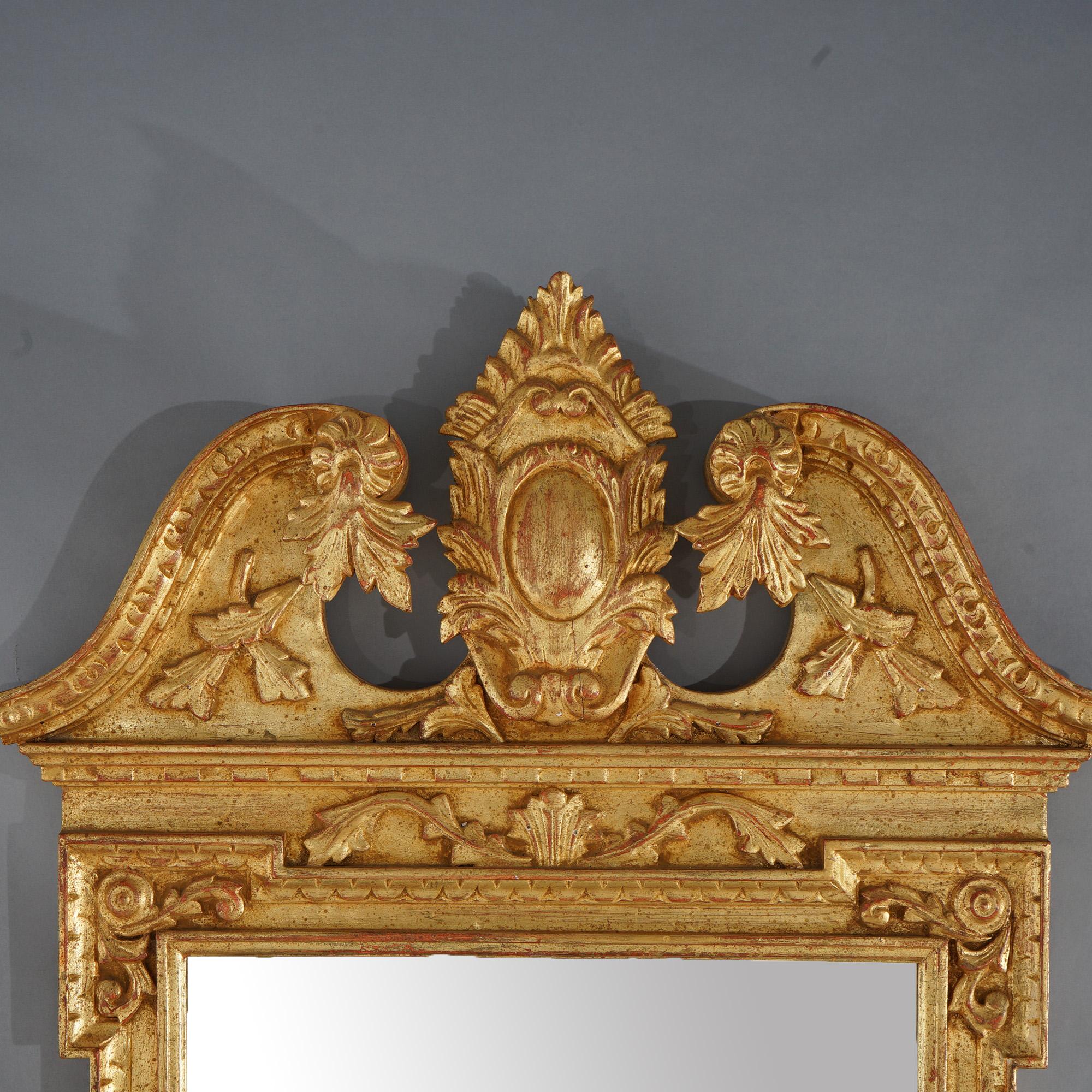 Miroir mural français de style Louis XIV en bois doré avec fronton en arc brisé en vente 1