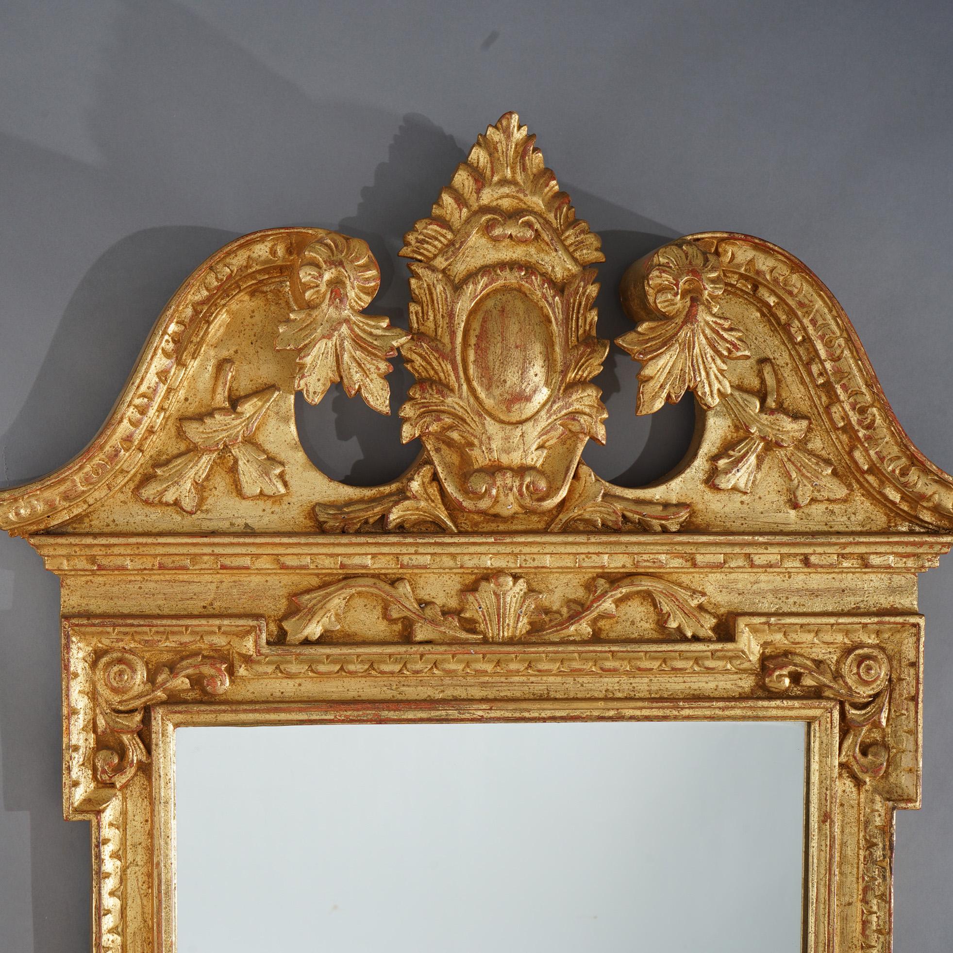 Miroir mural français de style Louis XIV en bois doré avec fronton en arc brisé en vente 2