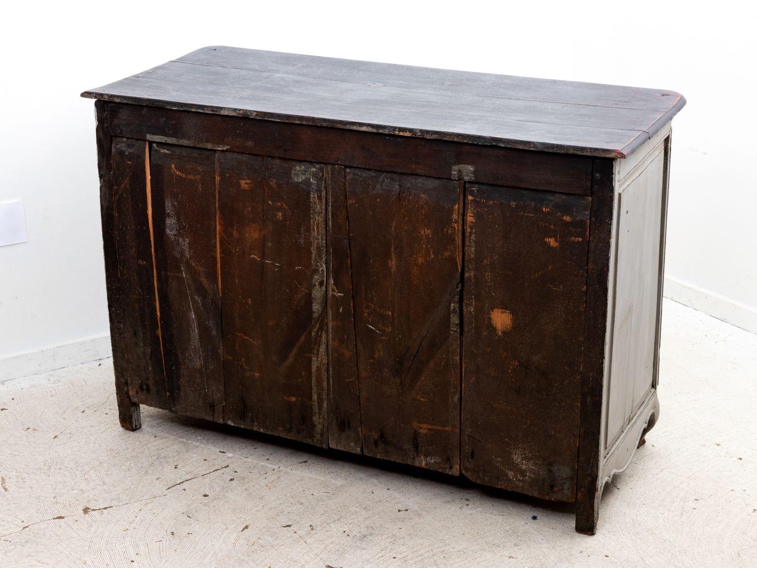 French Louis XIV Style Gray Painted Commode, Late 19th Century For Sale 5