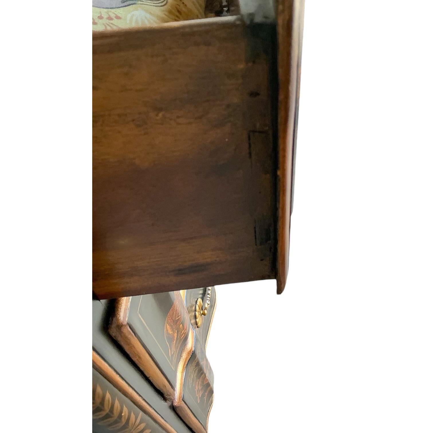 20ième siècle Commode française de style Louis XIV peinte à la main en laque noire