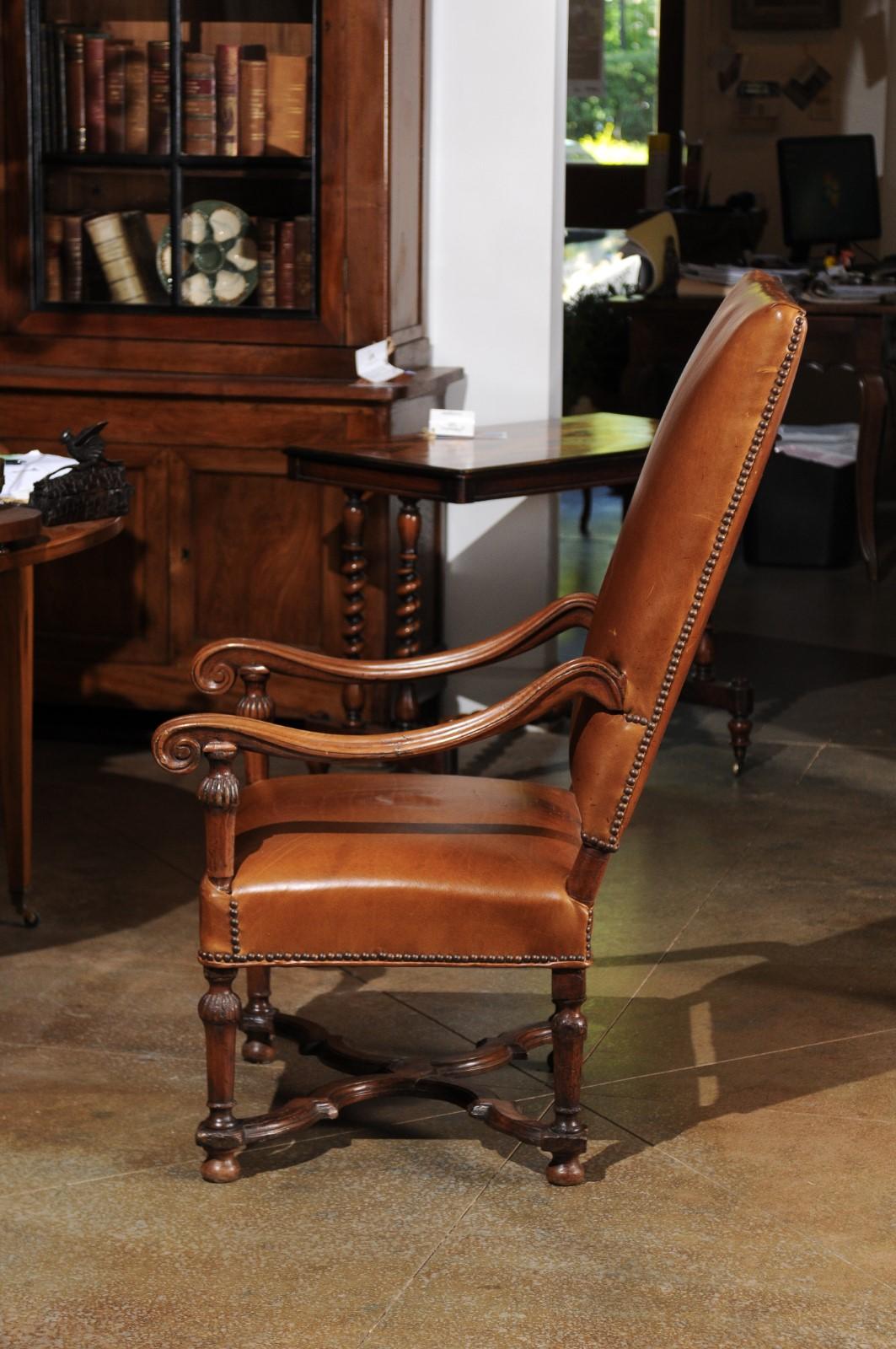 Fauteuil français de style Louis XIV de la fin du XIXe siècle en hêtre avec tapisserie en cuir en vente 1