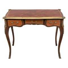 Bureau français de style Louis XIV avec montures en laiton