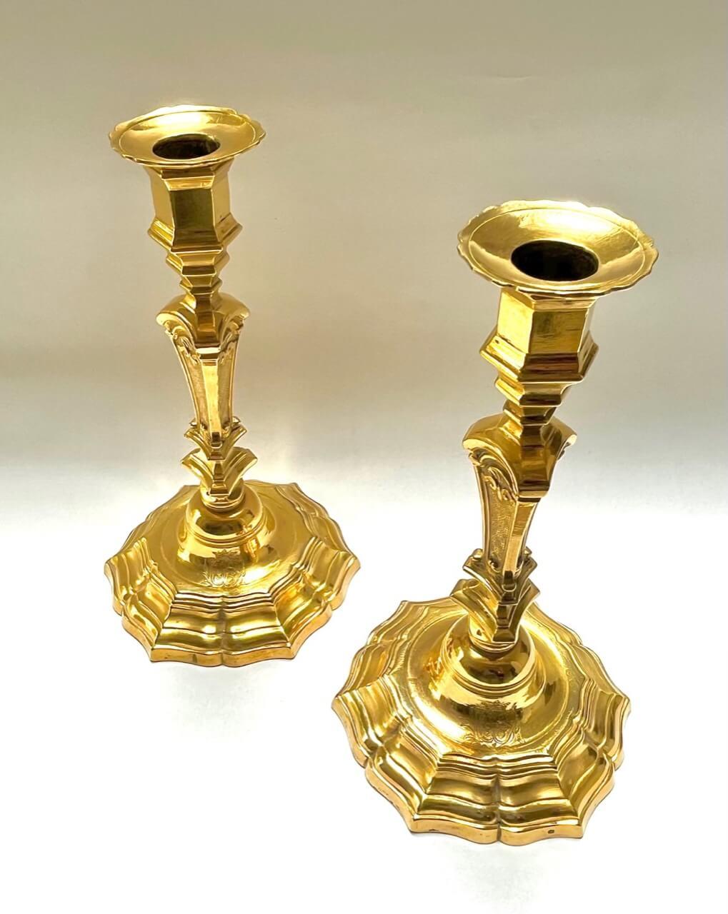 French Louis XIV Style Ormolu Bronze Armorial Candlesticks Pair, circa 1840 In Good Condition For Sale In Kinderhook, NY