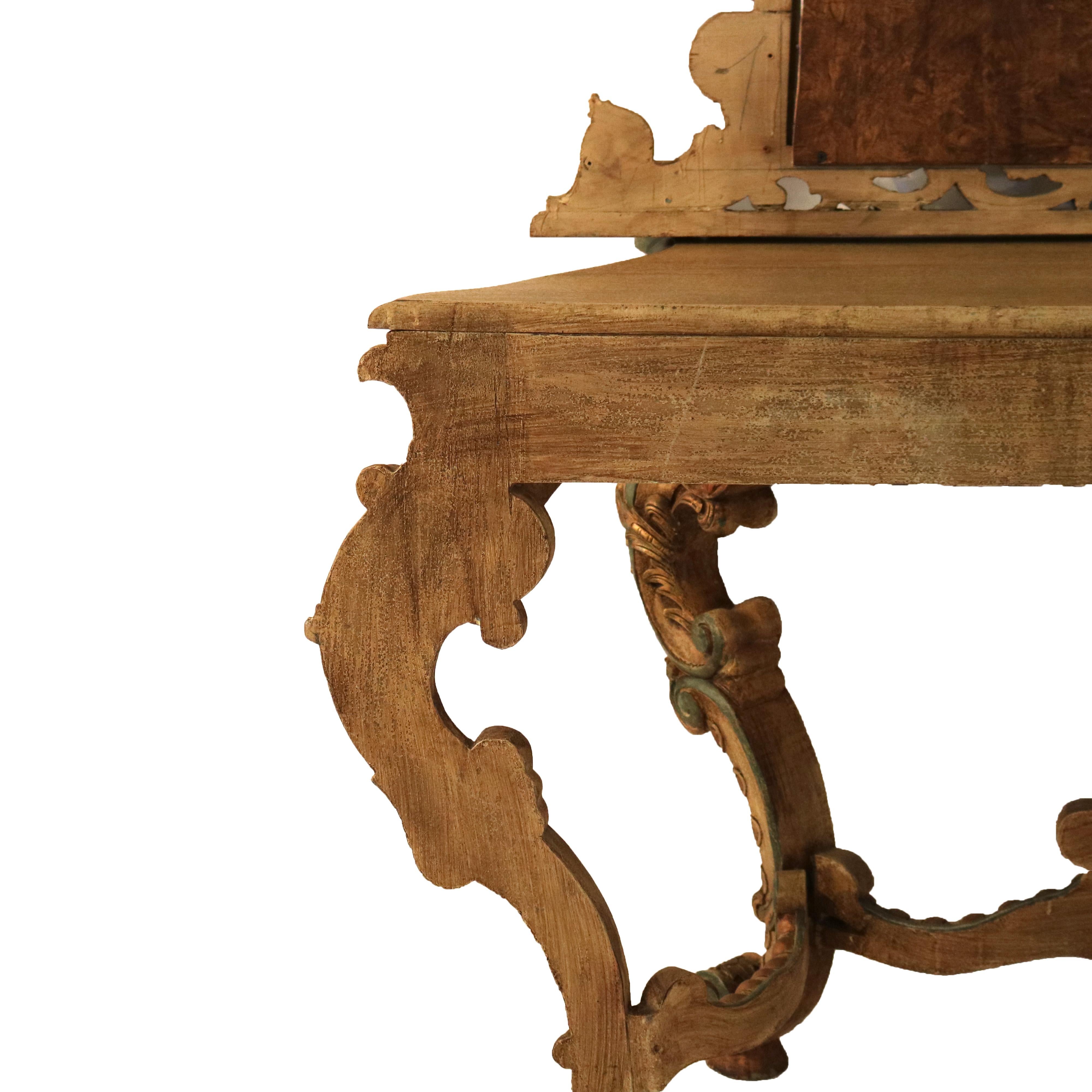 Set di console francese in stile Luigi XIV in legno dorato e policromato con volute ornamentali in vendita 10