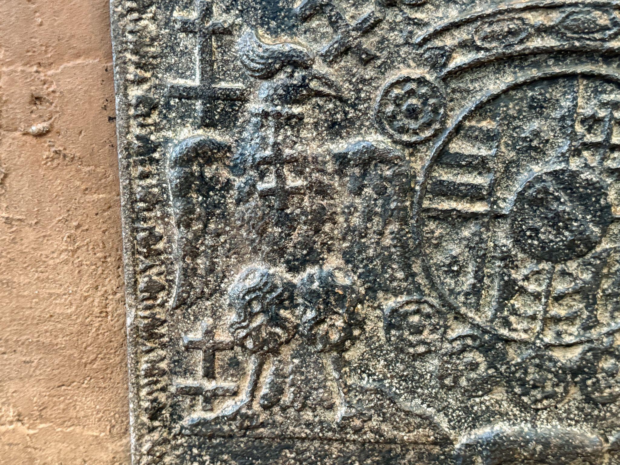 Fer Plaque de cheminée française d'époque Louis XIV « Armes de Loraine » en vente