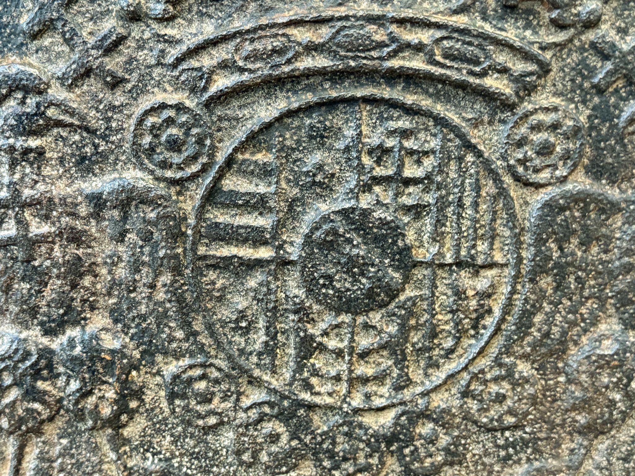 Plaque de cheminée française d'époque Louis XIV « Armes de Loraine » en vente 1