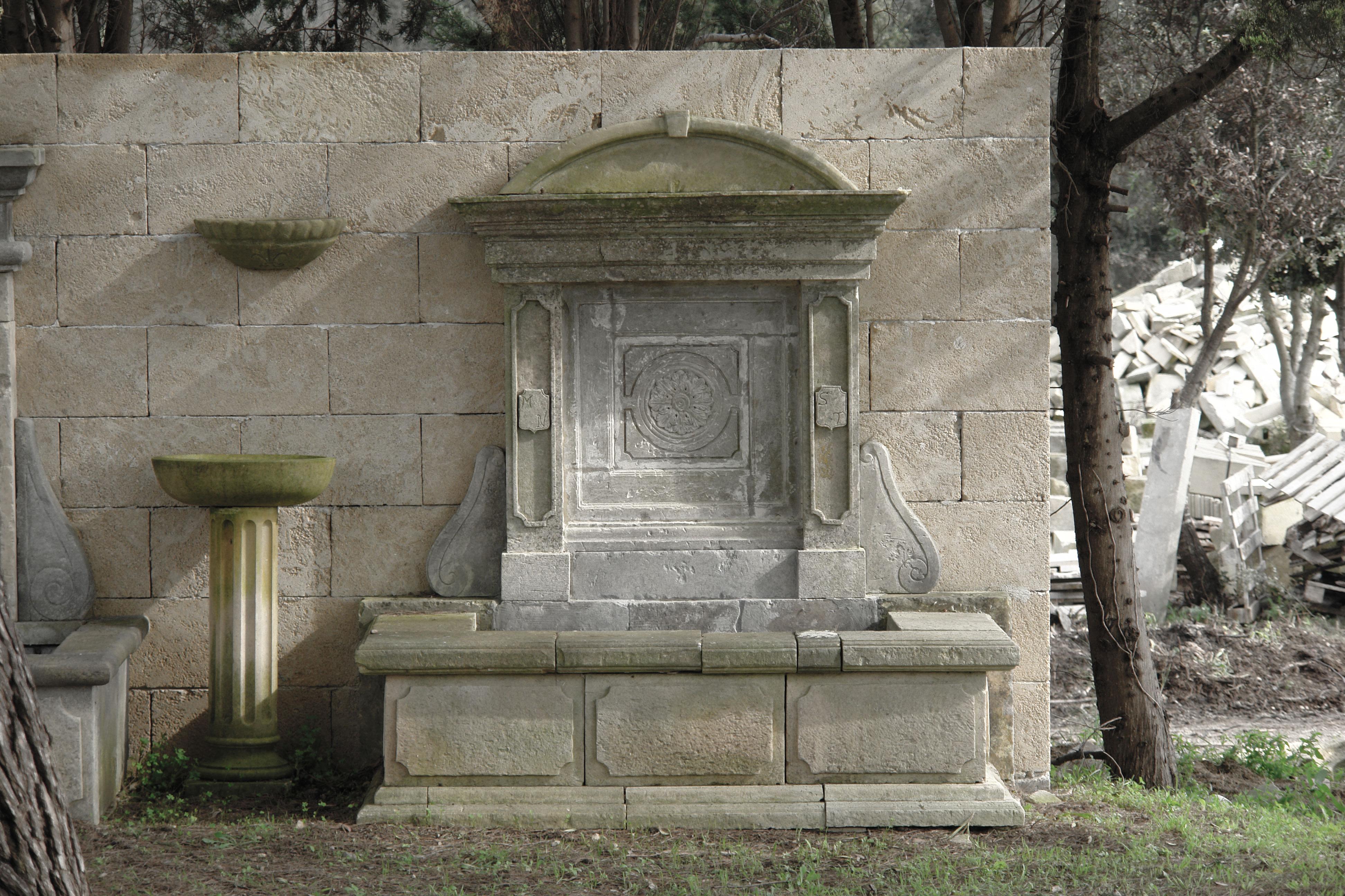 A French Louis XIV style Provence wall fountain, hand-carved in pure limestone with tradition, antique patina. Riviera Coast, south of France.
Ready for installation and to use as it is.
Excellent condition of art work.
More info on demand.
