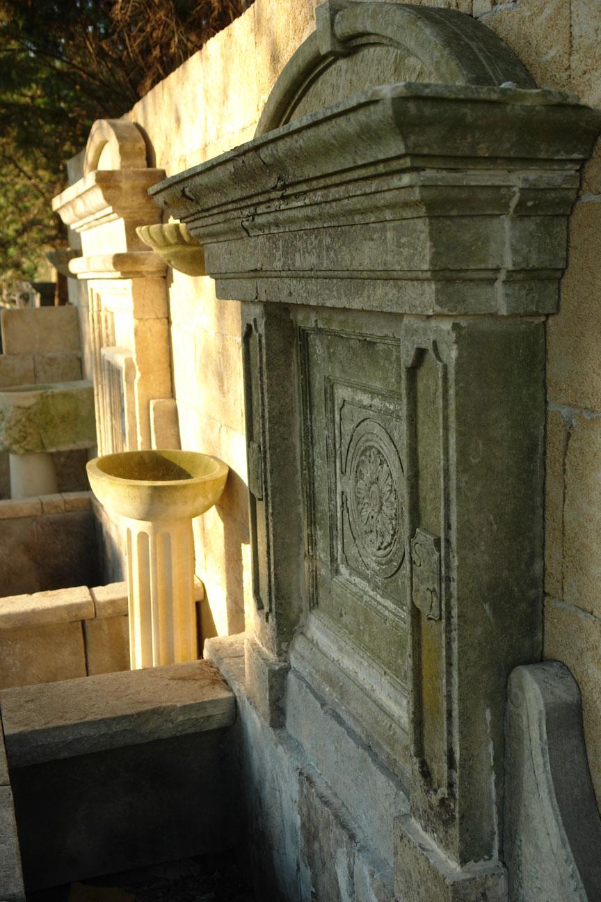 French Louis XIV Style Provence Fountain in Limestone, Riviera Coast, France In Good Condition For Sale In LOS ANGELES, CA