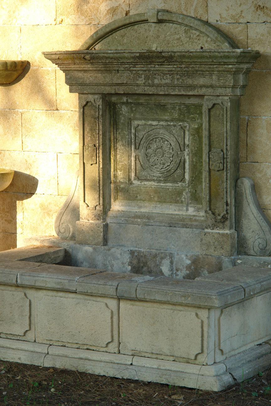 20th Century French Louis XIV Style Provence Fountain in Limestone, Riviera Coast, France For Sale