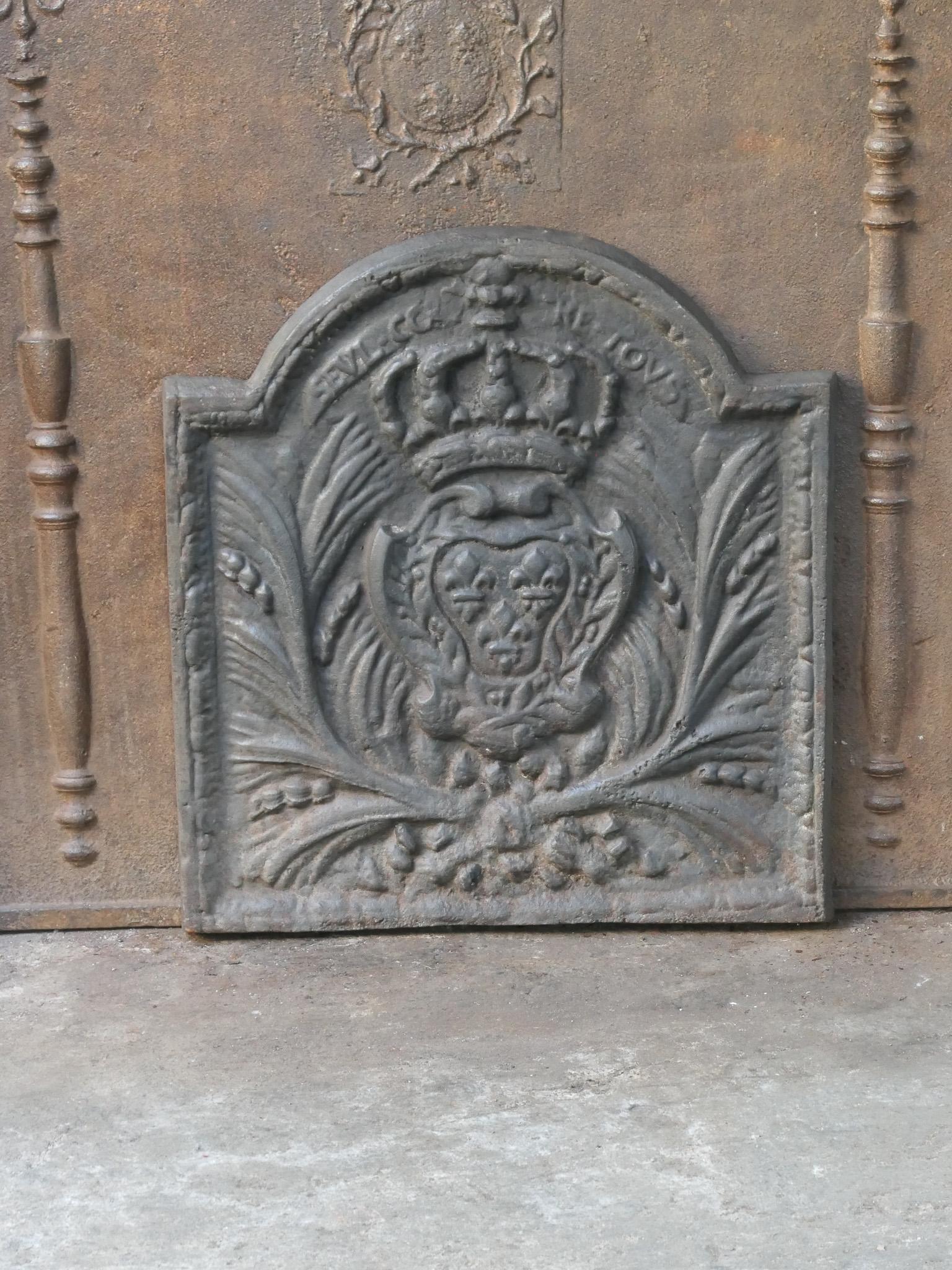 Französische Kaminplatte im Stil Ludwigs XIV. mit dem Wappen Frankreichs und der Aufschrift 