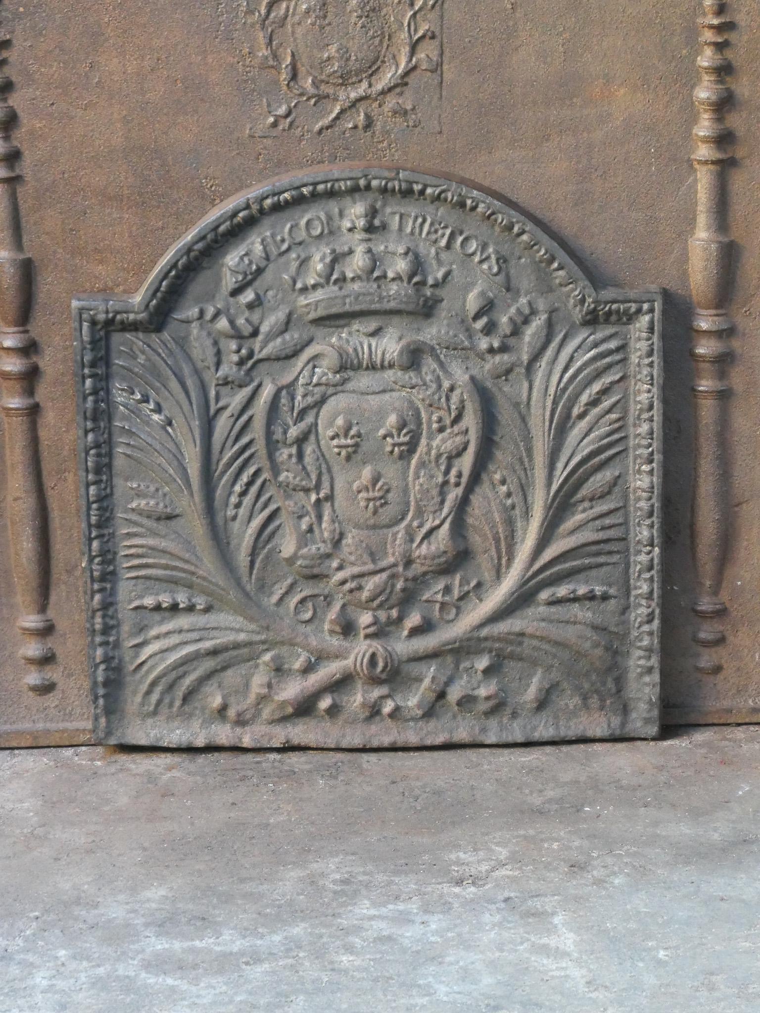 Französischer Louis XIV Stil 'Seul Contre Tous' Kaminrückwand / Aufkantung (Louis XIV.) im Angebot