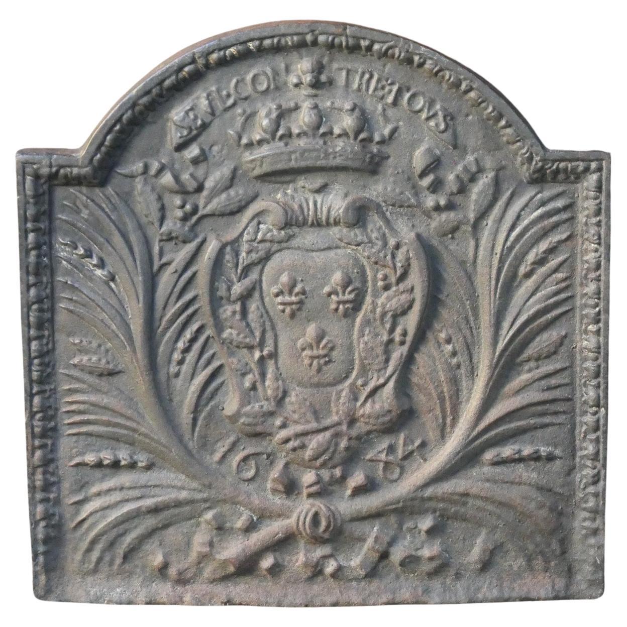 Französischer Louis XIV Stil 'Seul Contre Tous' Kaminrückwand / Aufkantung im Angebot