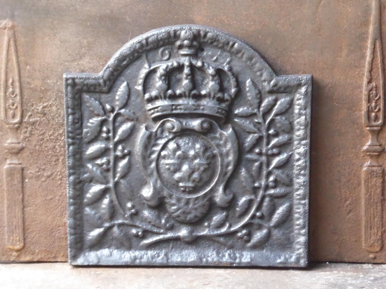 French Louis XIV style fireback with the arms of France. Coat of arms of the House of Bourbon, an originally French royal house that became a major dynasty in Europe. It delivered kings for Spain (Navarra), France, both Sicilies and Parma. Bourbon