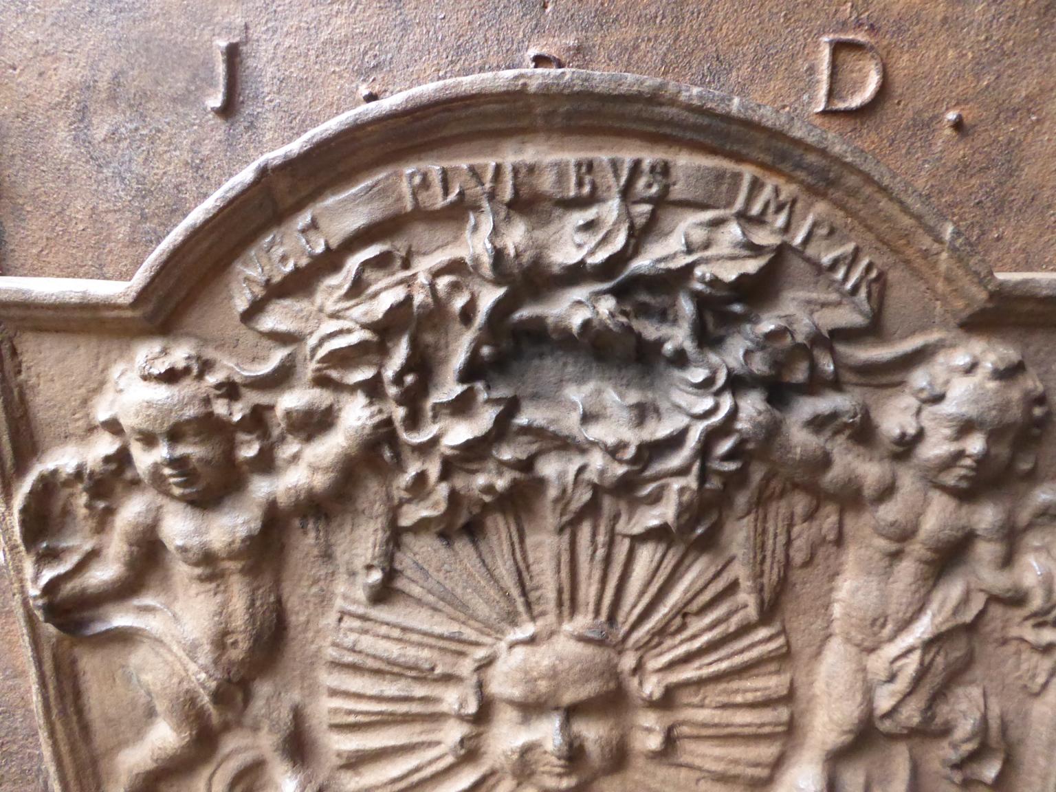 French Louis XIV Style 'The Sun' Fireback In Good Condition In Amerongen, NL