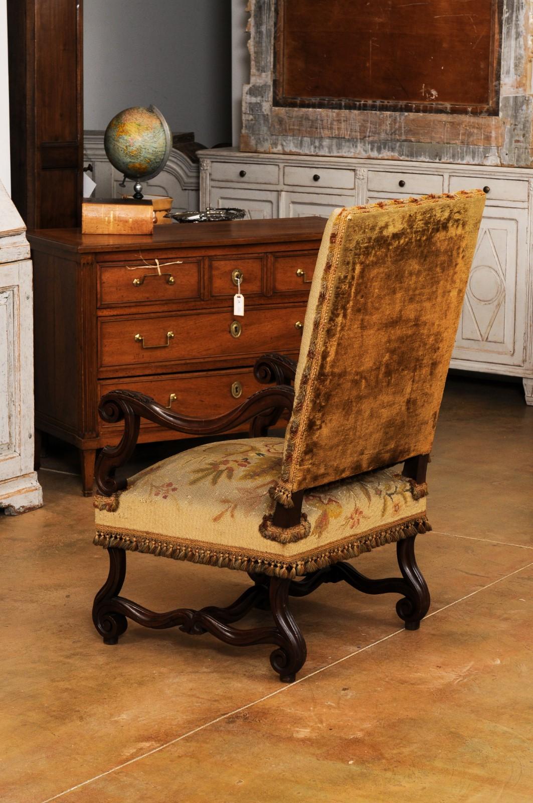 French Louis XIV Style Walnut Fauteuil with Carved Arms and Scrolling Legs For Sale 5