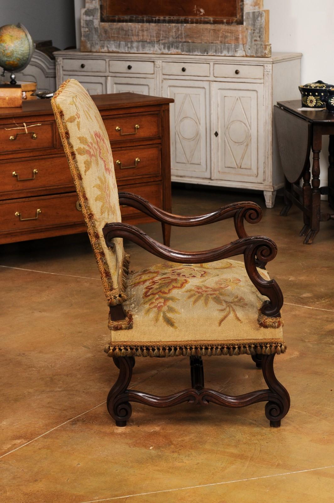 French Louis XIV Style Walnut Fauteuil with Carved Arms and Scrolling Legs For Sale 2