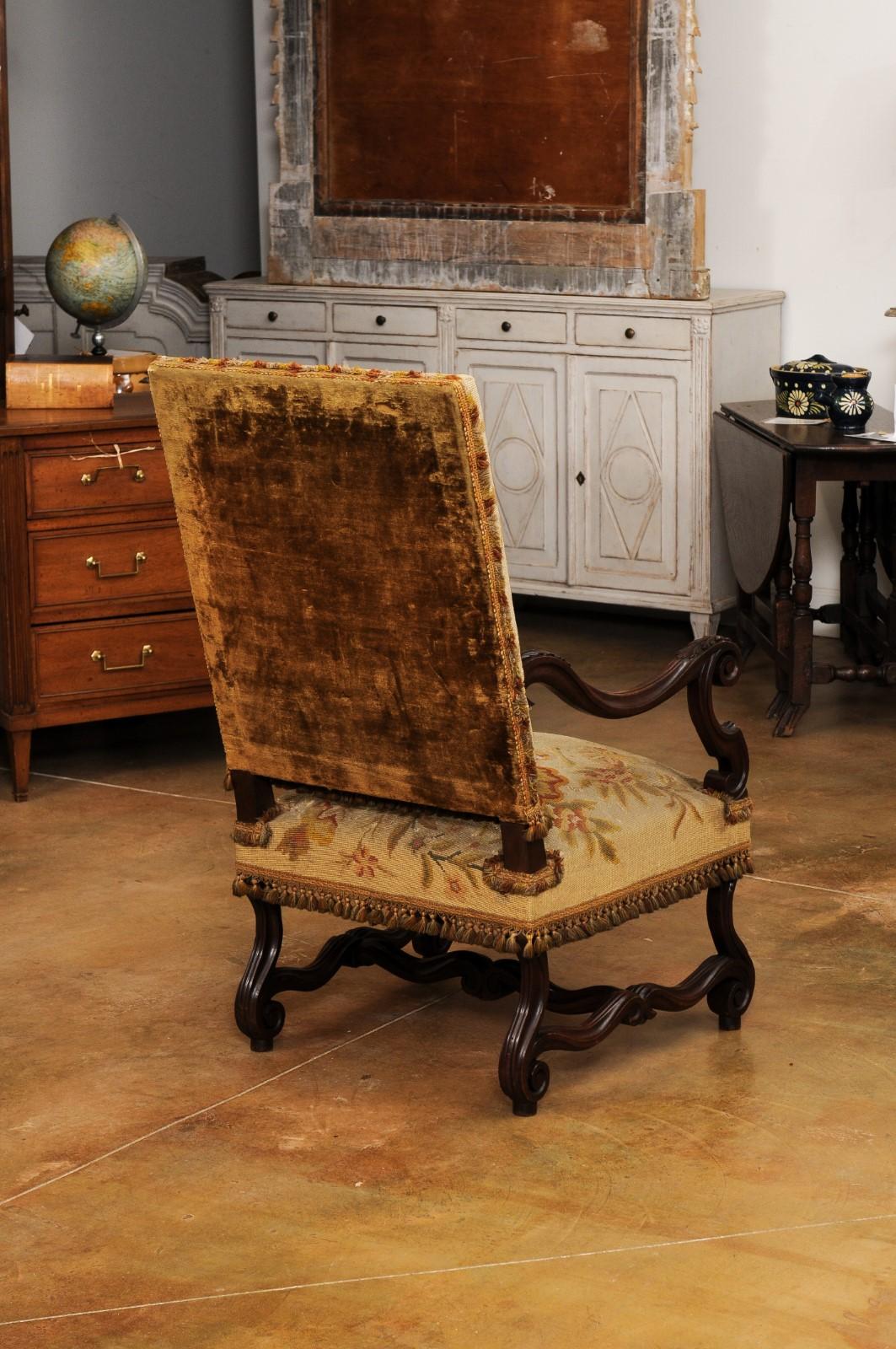 French Louis XIV Style Walnut Fauteuil with Carved Arms and Scrolling Legs For Sale 3