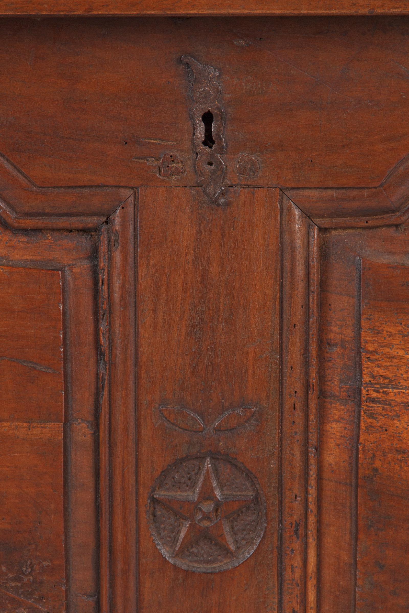 Country French Walnut Trunk in Louis XIV Style, 19th Century 17
