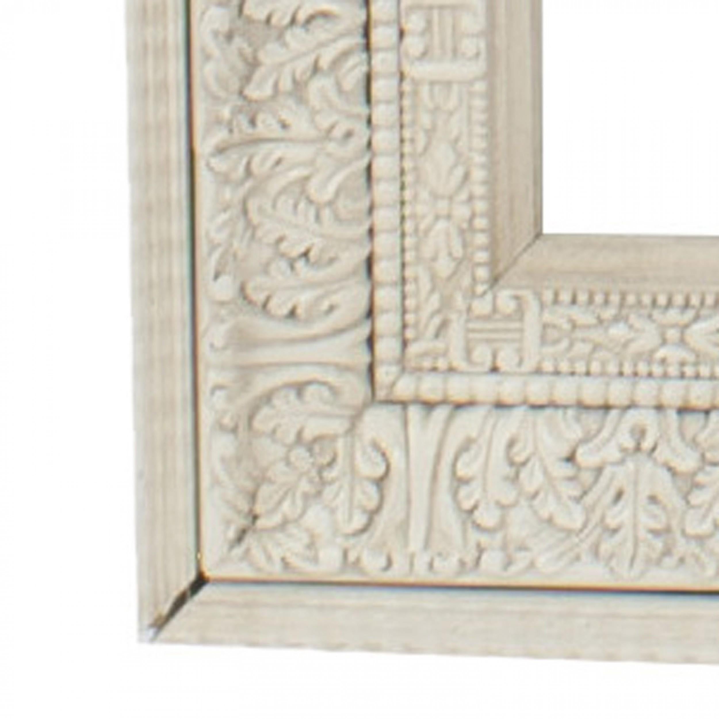 Francese Specchio da parete francese in stile Luigi XIV dipinto di bianco e con cornice in legno d'acanto in vendita