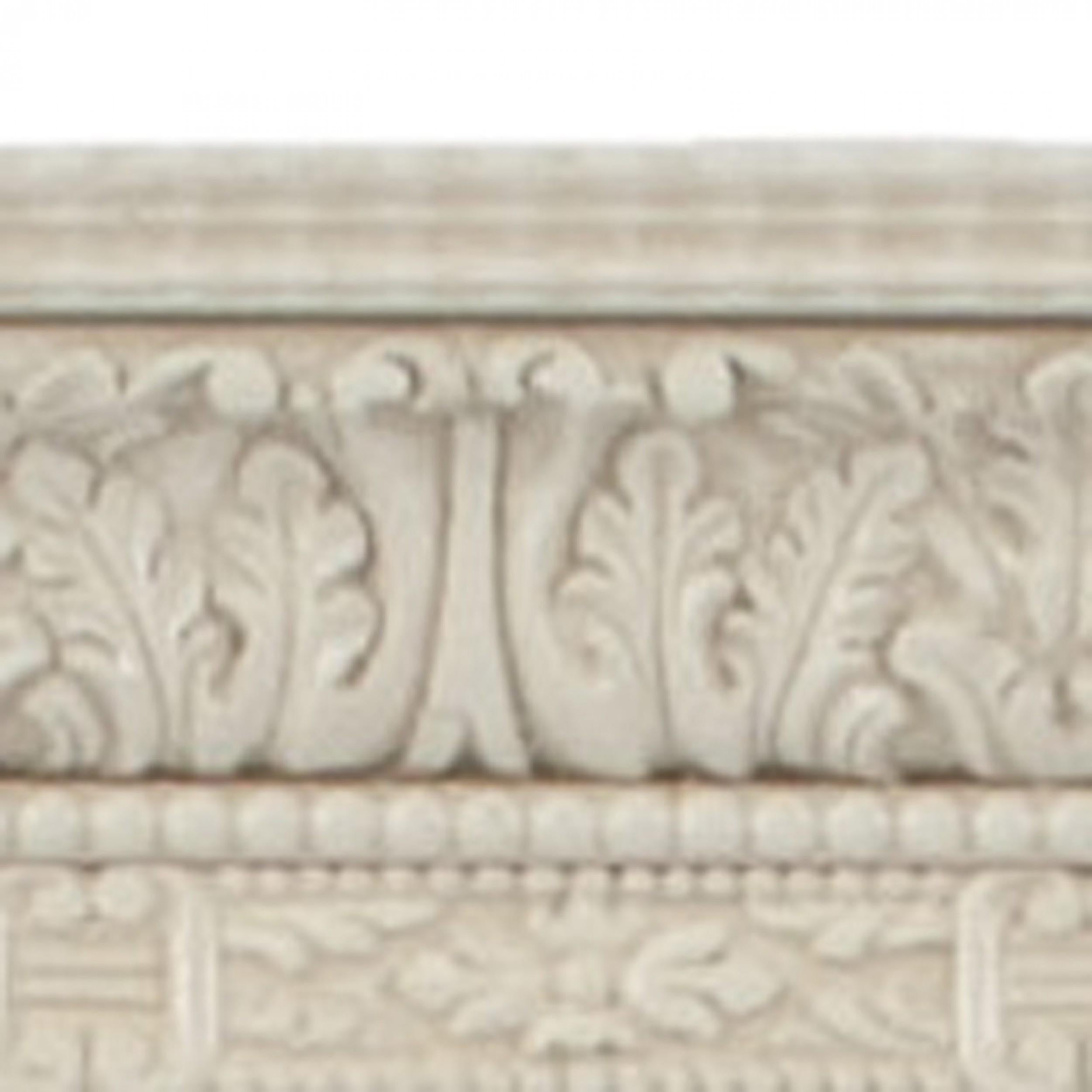 Specchio da parete francese in stile Luigi XIV dipinto di bianco e con cornice in legno d'acanto In condizioni buone in vendita a Queens, NY