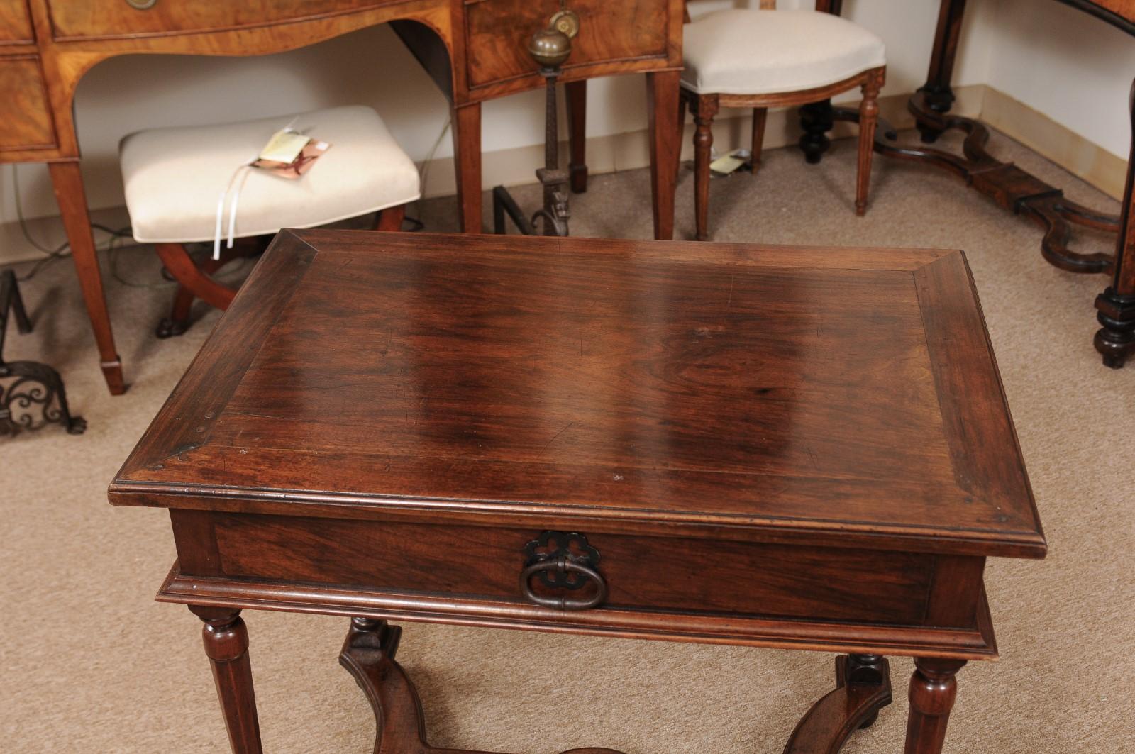 French Louis XIV Walnut Side Table, circa 1700 In Good Condition In Atlanta, GA