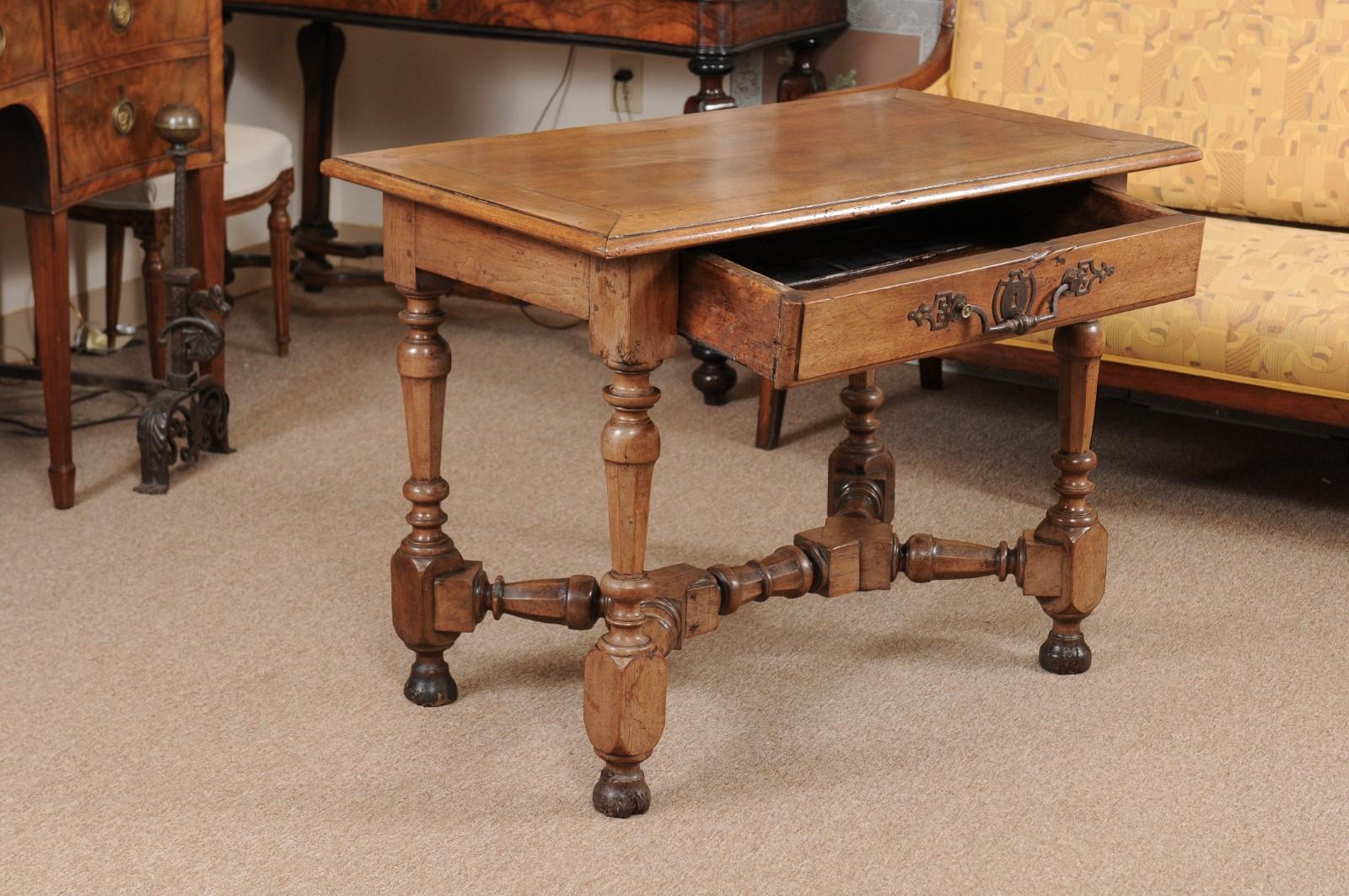 French Louis XIV Walnut Table, Early 18th Century For Sale 1