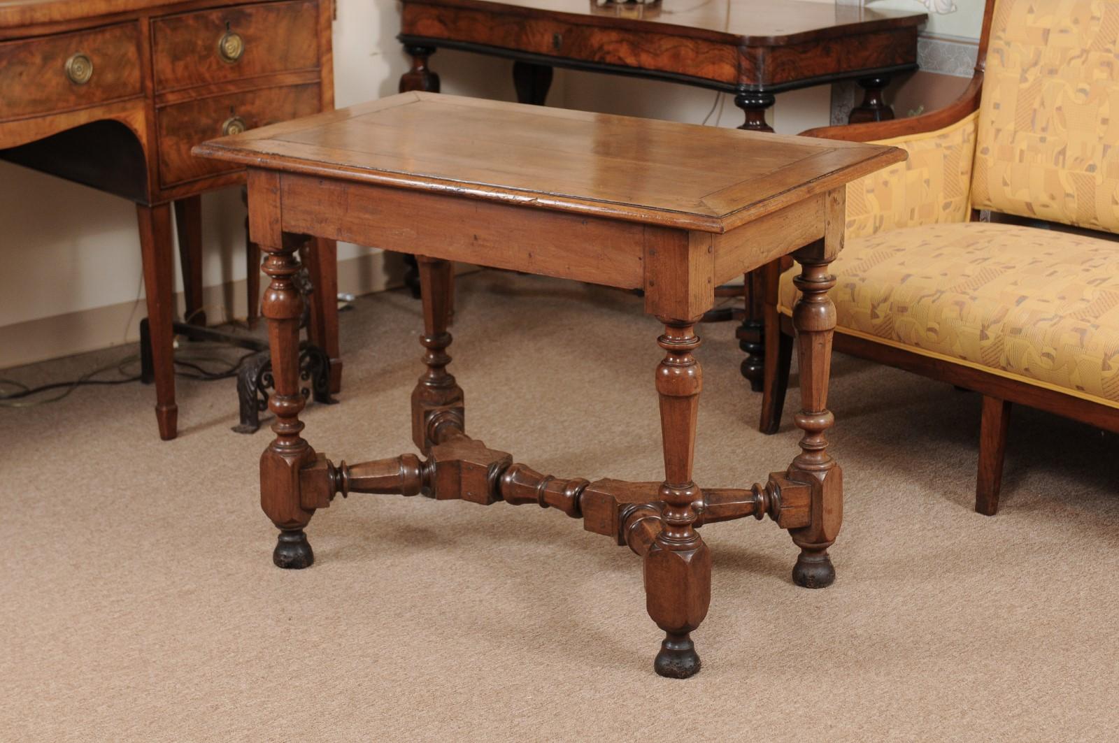French Louis XIV Walnut Table, Early 18th Century For Sale 4