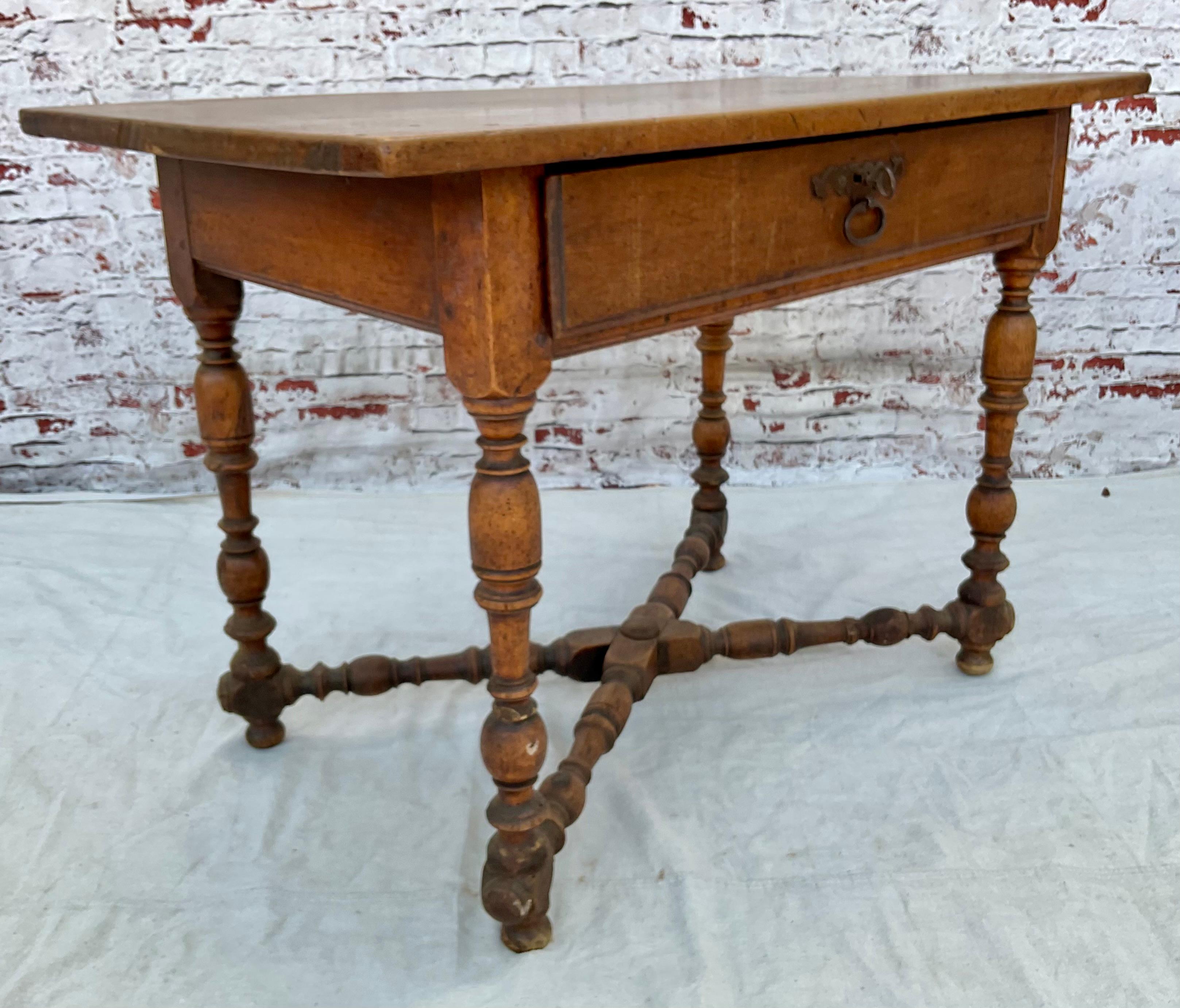 Table française Louis XIV en vente 3