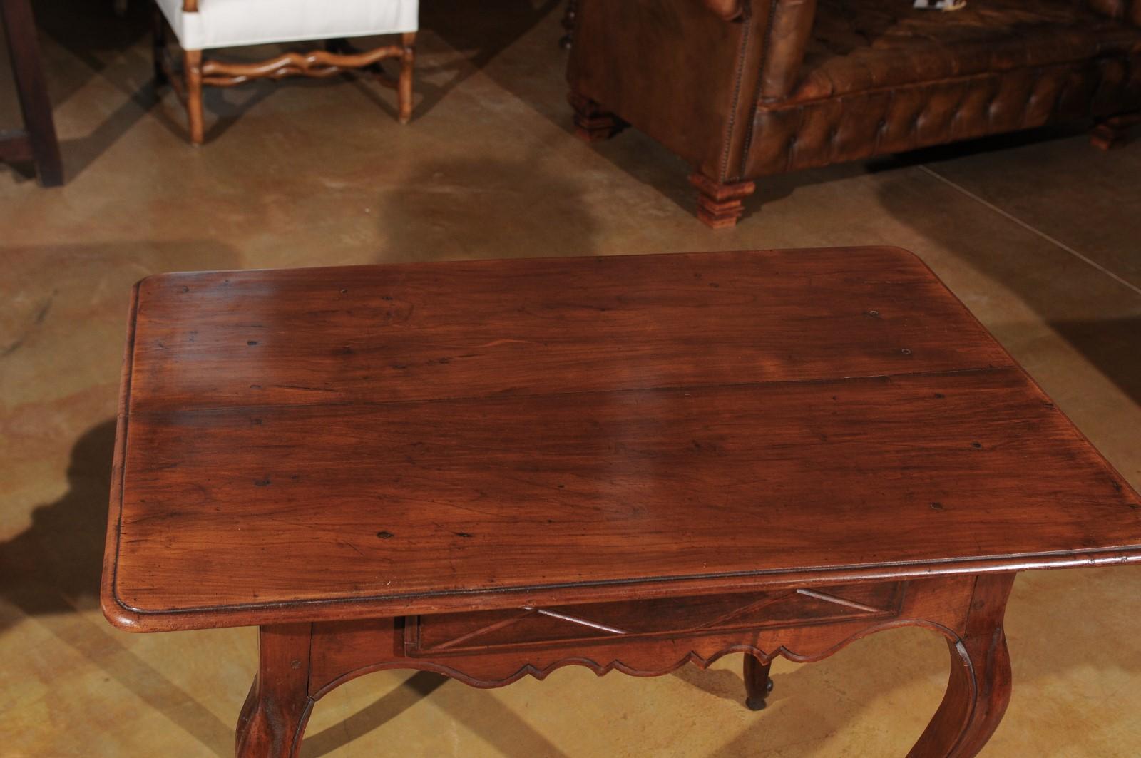 French Louis XV 1780s Solid Walnut Side Table with Drawer and Fretted Motifs 4