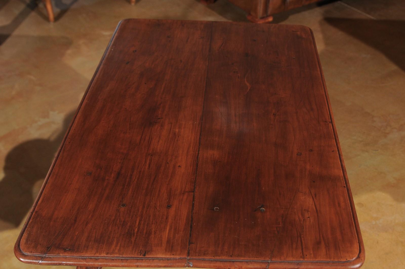 French Louis XV 1780s Solid Walnut Side Table with Drawer and Fretted Motifs im Zustand „Gut“ in Atlanta, GA