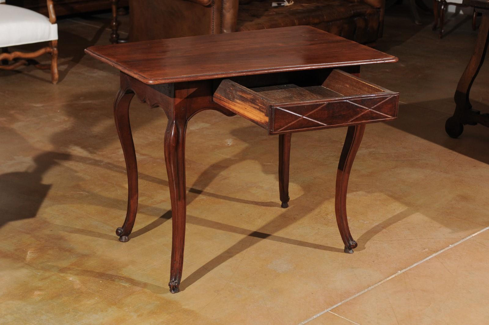 French Louis XV 1780s Solid Walnut Side Table with Drawer and Fretted Motifs 2