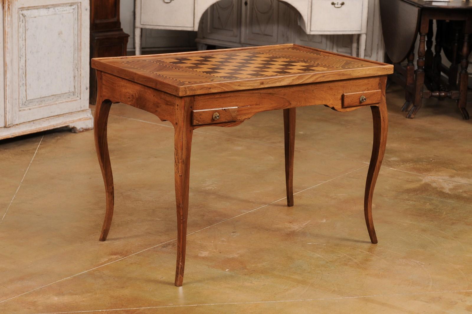 Französisch Louis XV 1790s Nussbaum Tric Trac Marqueterie Spieltisch mit Reversible Top im Angebot 7