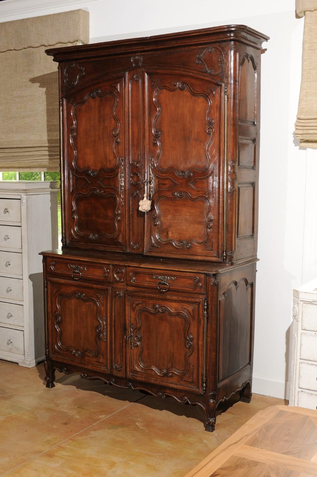 French Louis XV 18th Century Cherry Buffet à Deux-Corps from the Loire Valley For Sale 10