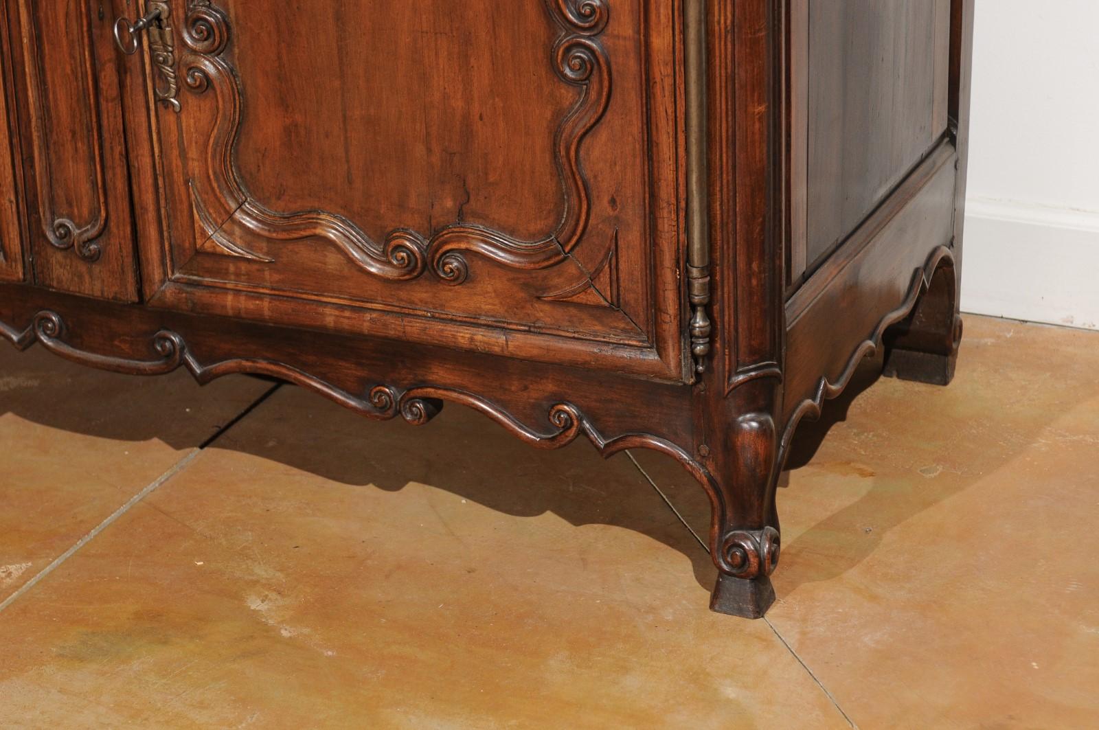 French Louis XV 18th Century Cherry Buffet à Deux-Corps from the Loire Valley For Sale 11