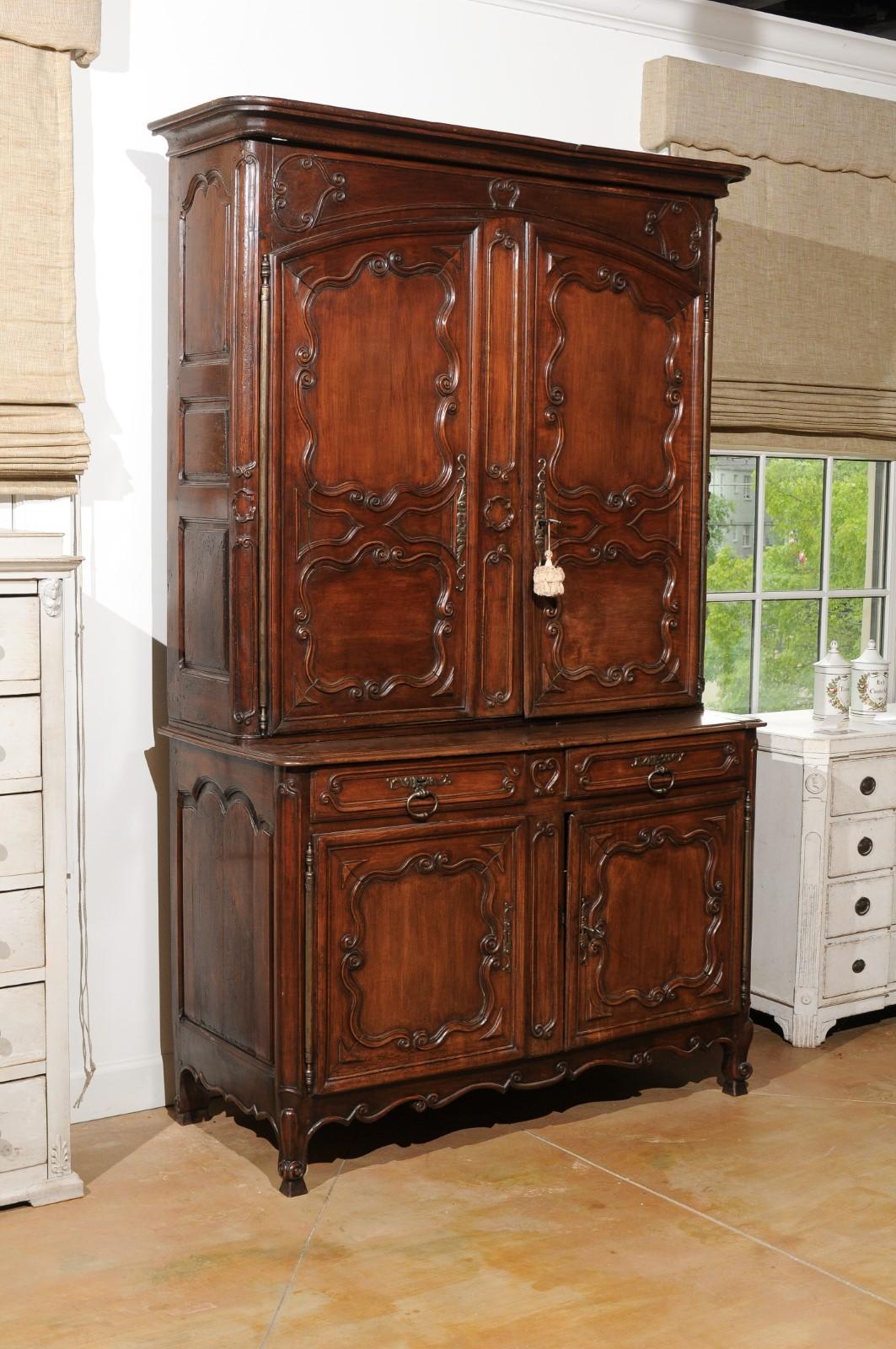 French Louis XV 18th Century Cherry Buffet à Deux-Corps from the Loire Valley In Good Condition For Sale In Atlanta, GA