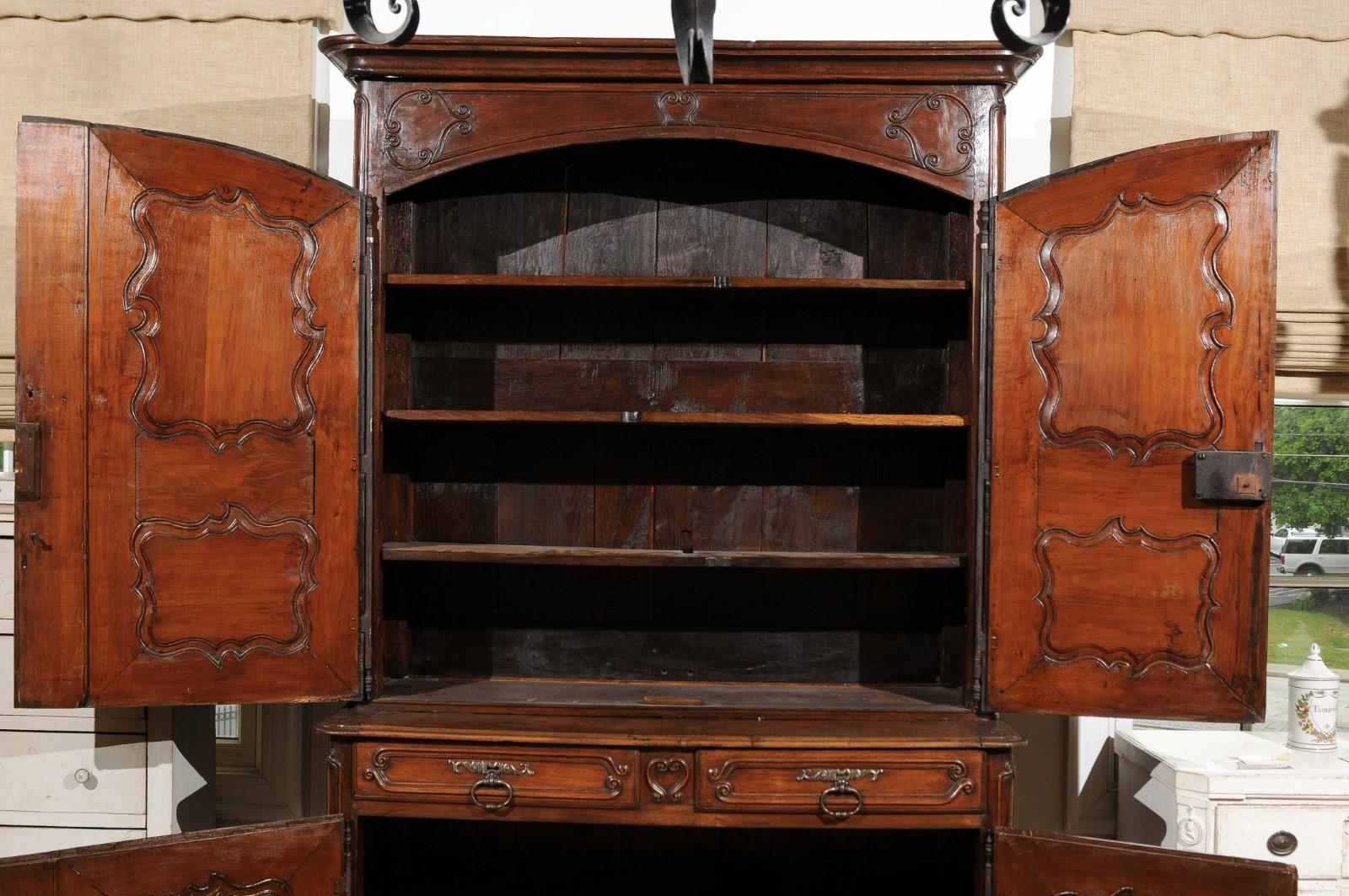 French Louis XV 18th Century Cherry Buffet à Deux-Corps from the Loire Valley For Sale 2