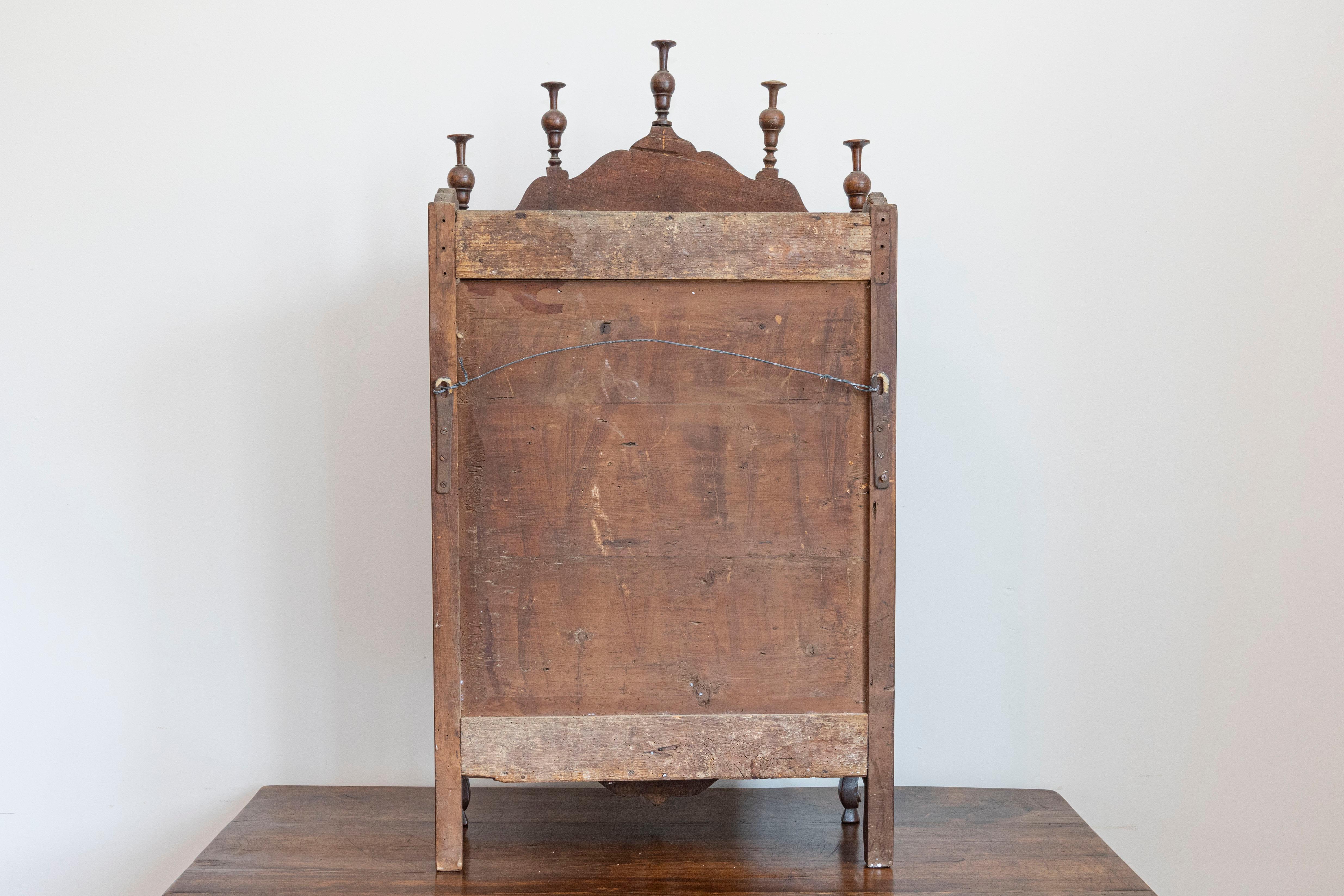 Vetrina francese Luigi XV del XVIII secolo in noce con porta in vetro in vendita 3