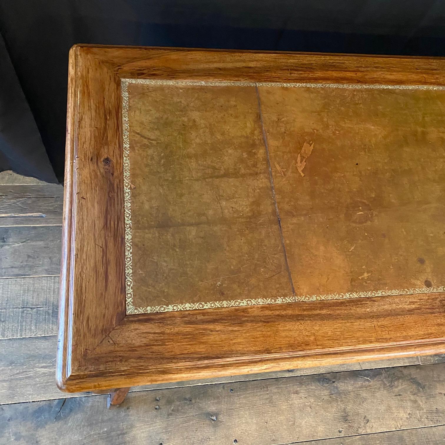 French Louis XV 19th Century Walnut Hoof Foot Desk or Writing Table In Good Condition In Hopewell, NJ