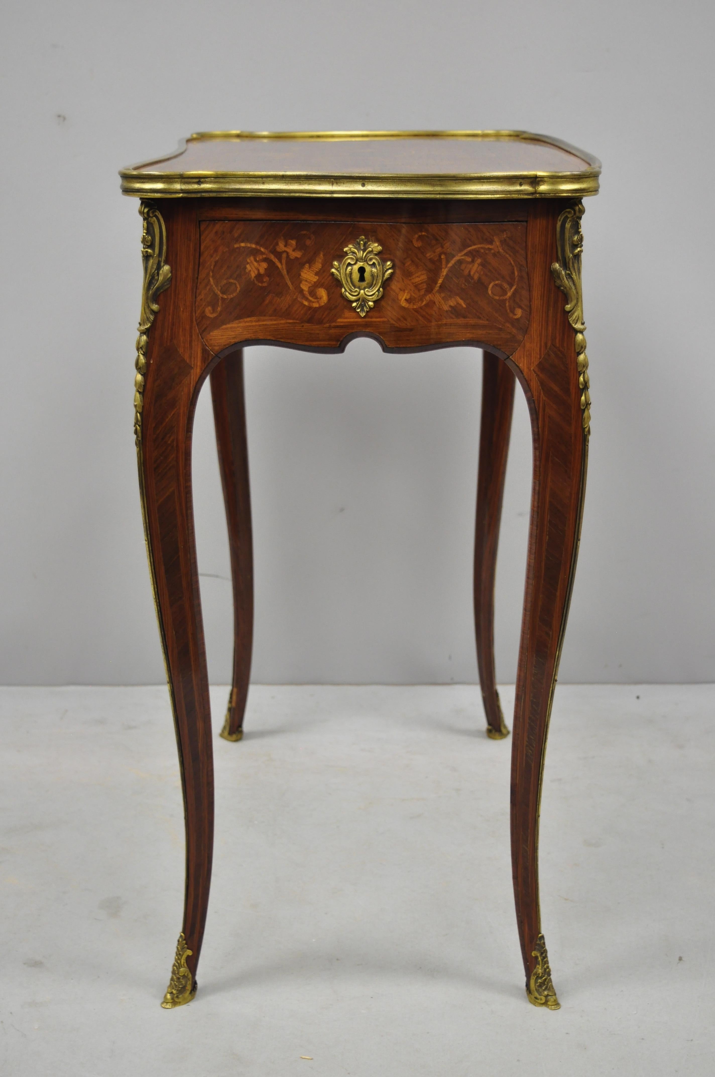 Table à 2 tiroirs Louis XV française marquetée et en cuir vert par C. Mellier & Co London en vente 5