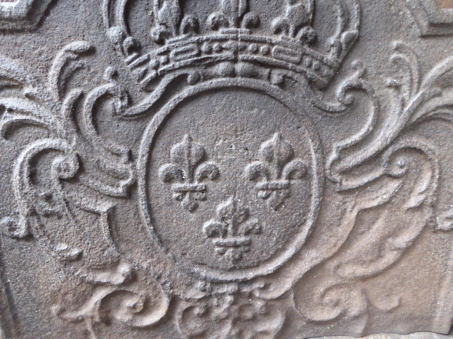 French Louis XV 'Arms of France' Fireback, 18th Century In Good Condition In Amerongen, NL