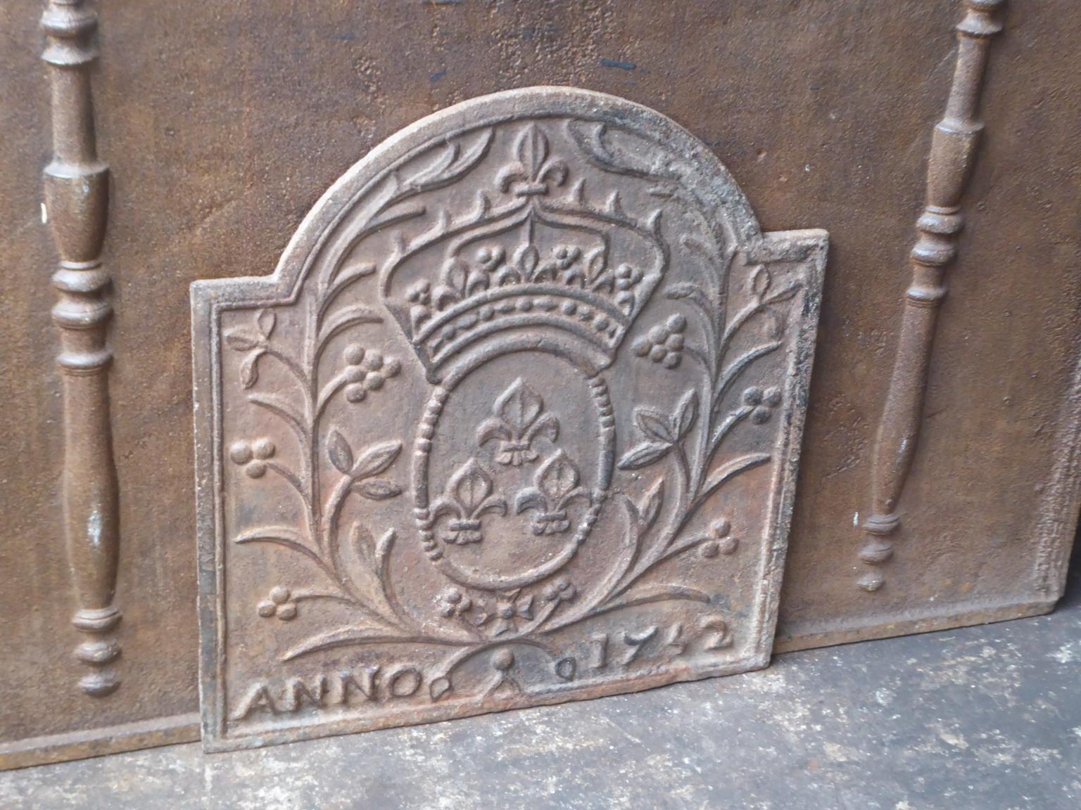 French Louis XV 'Arms of France' Fireback, 18th Century In Good Condition In Amerongen, NL