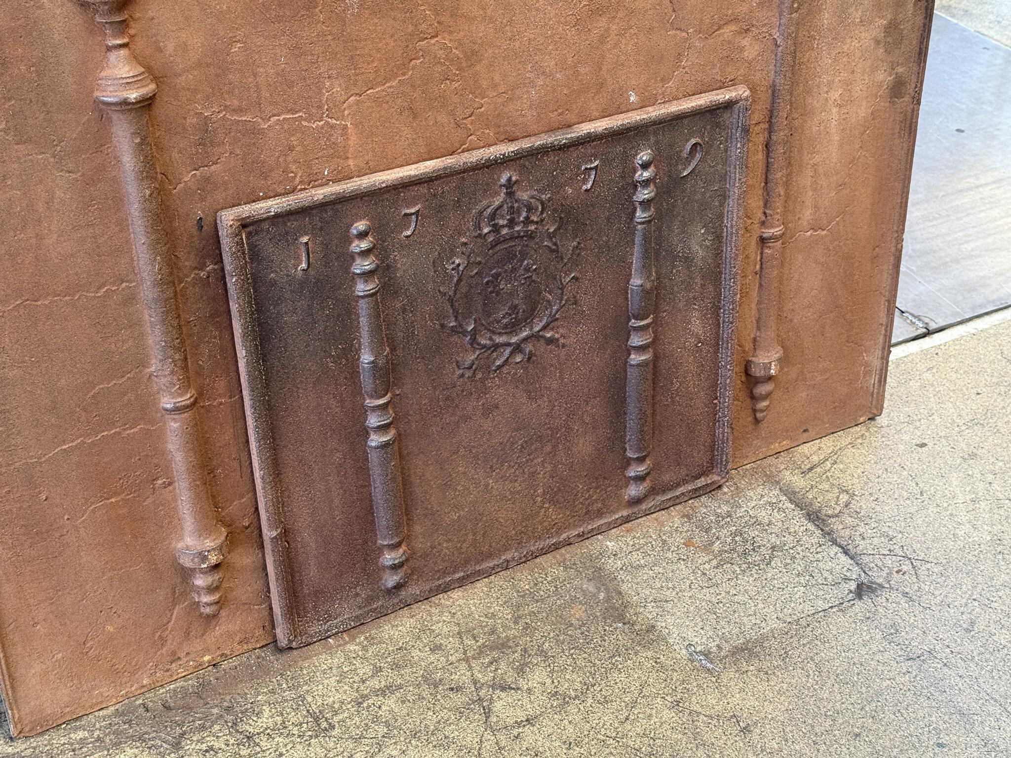 French Louis XV Arms of France Fireback / Backsplash, Dated 1779 In Good Condition For Sale In Amerongen, Amerongen