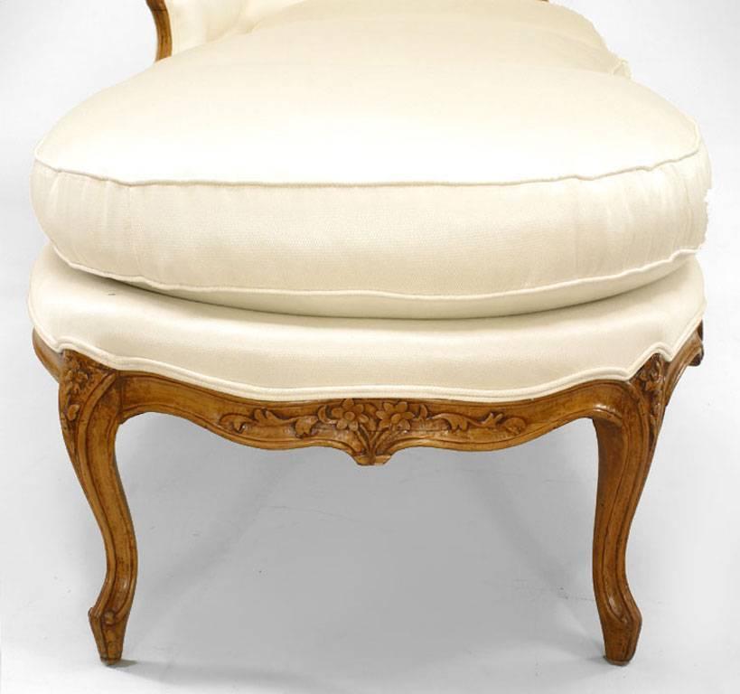 French Louis XV Beechwood Chaise In Good Condition For Sale In New York, NY