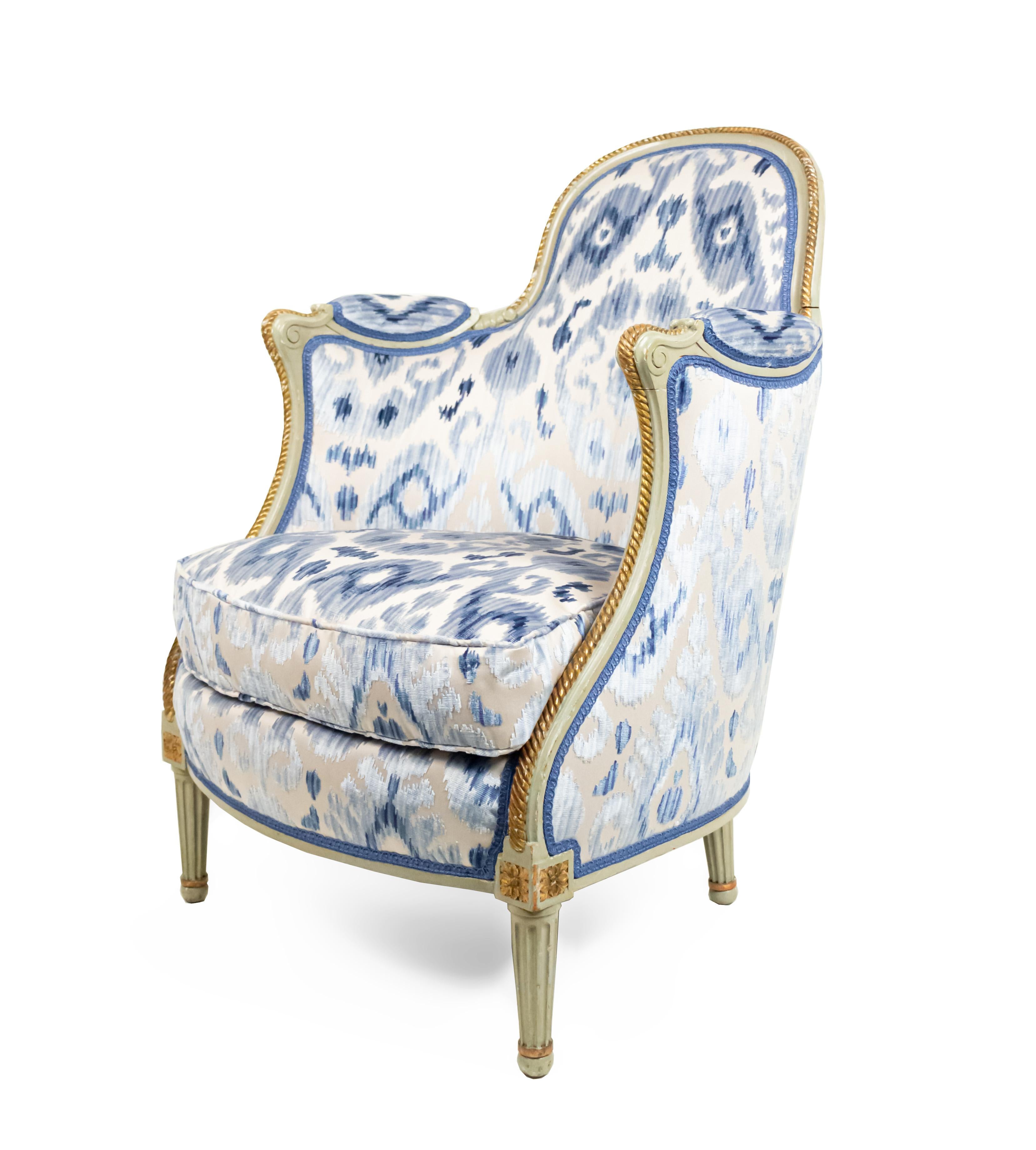 Paire de fauteuils Berg√©re Louis XV français en vente 1