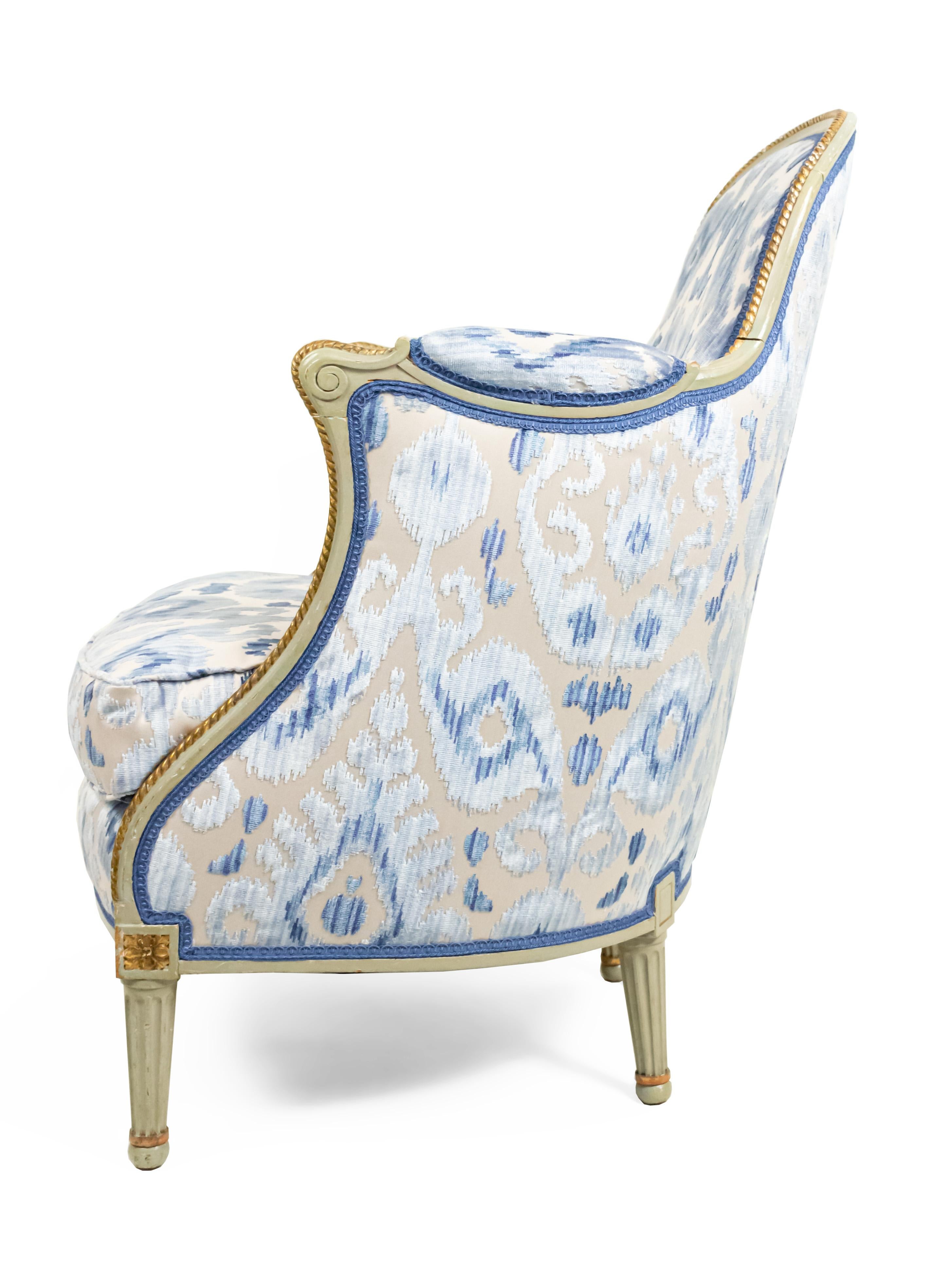 Paire de fauteuils Berg√©re Louis XV français en vente 2