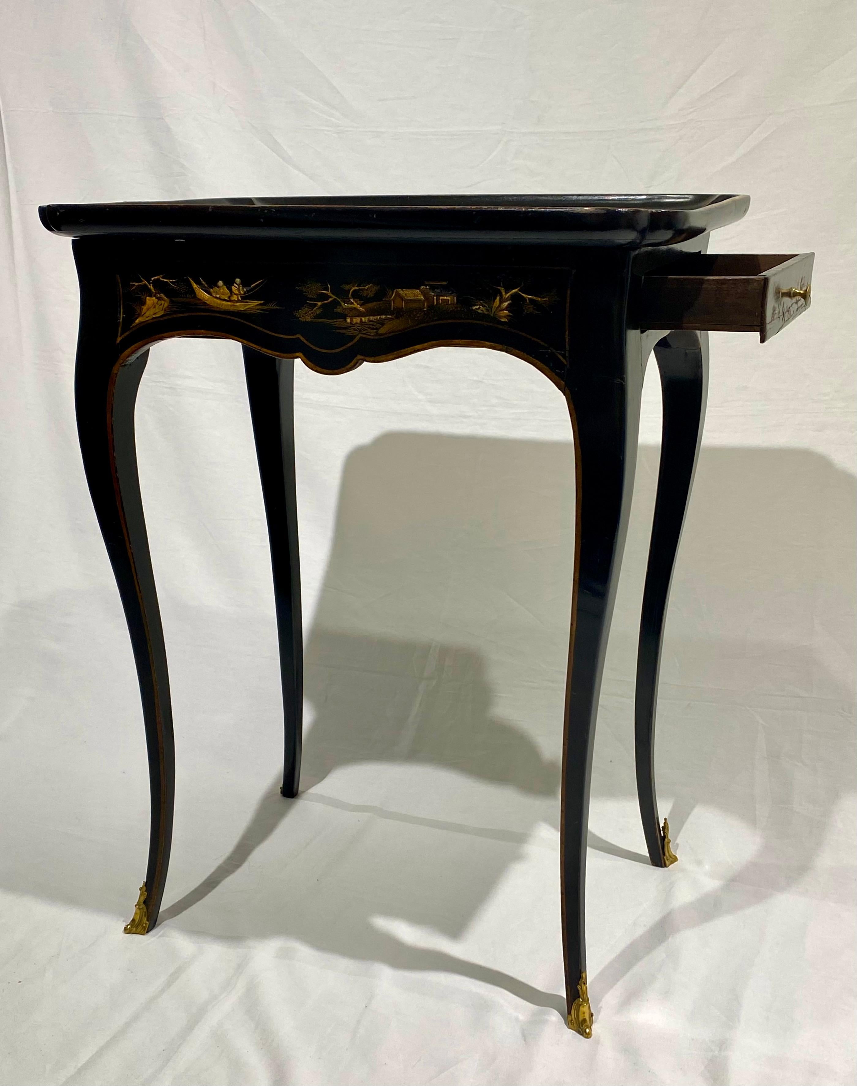 Table à plateau Louis XV française en laque noire et dorée de Coromandel, 18ème siècle Bon état - En vente à Montreal, Quebec