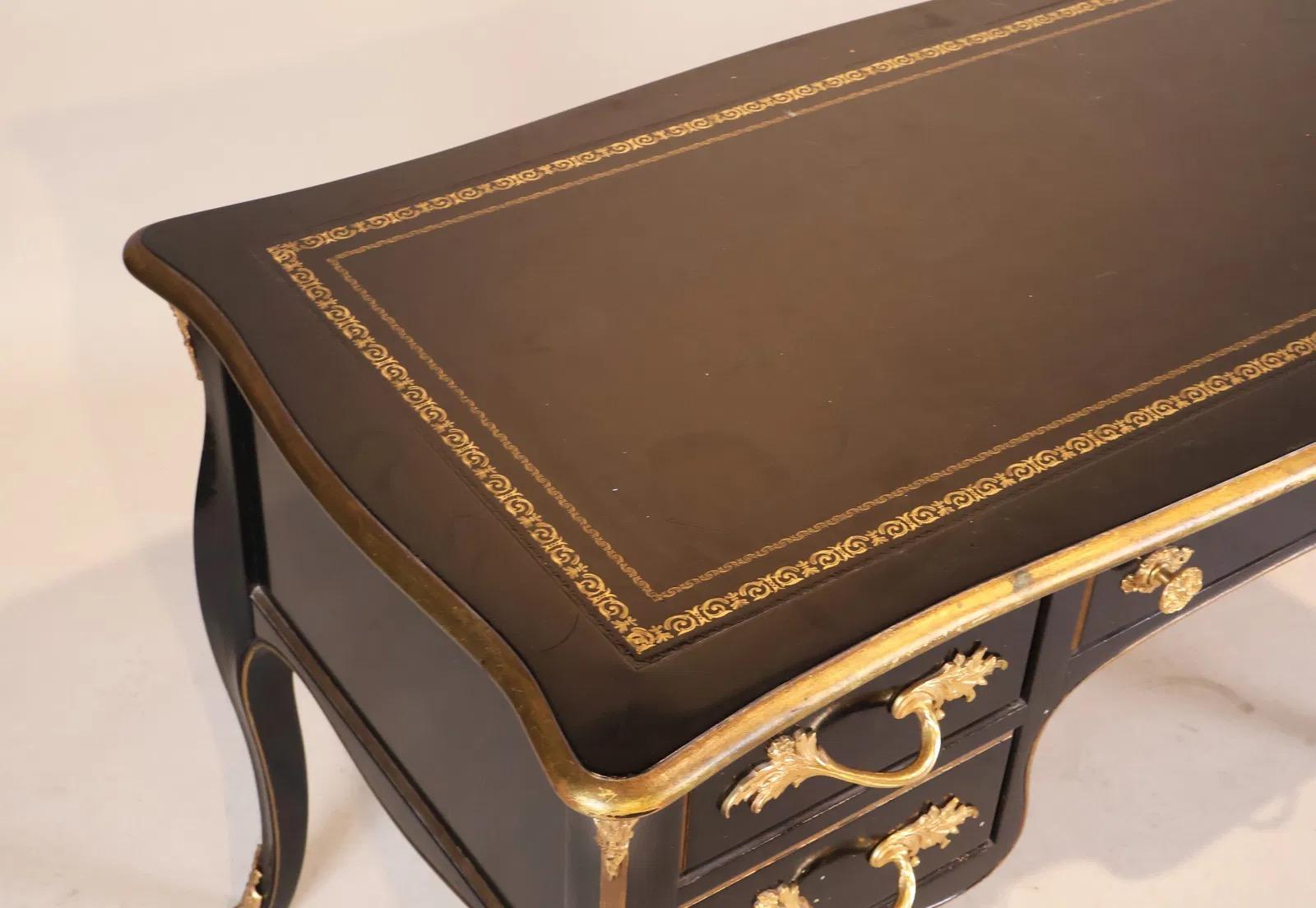 Französischer schwarz ebonisierter Bureau-Schreibtisch im Louis-XV-Stil mit Lederplatte von Bodart im Angebot 3